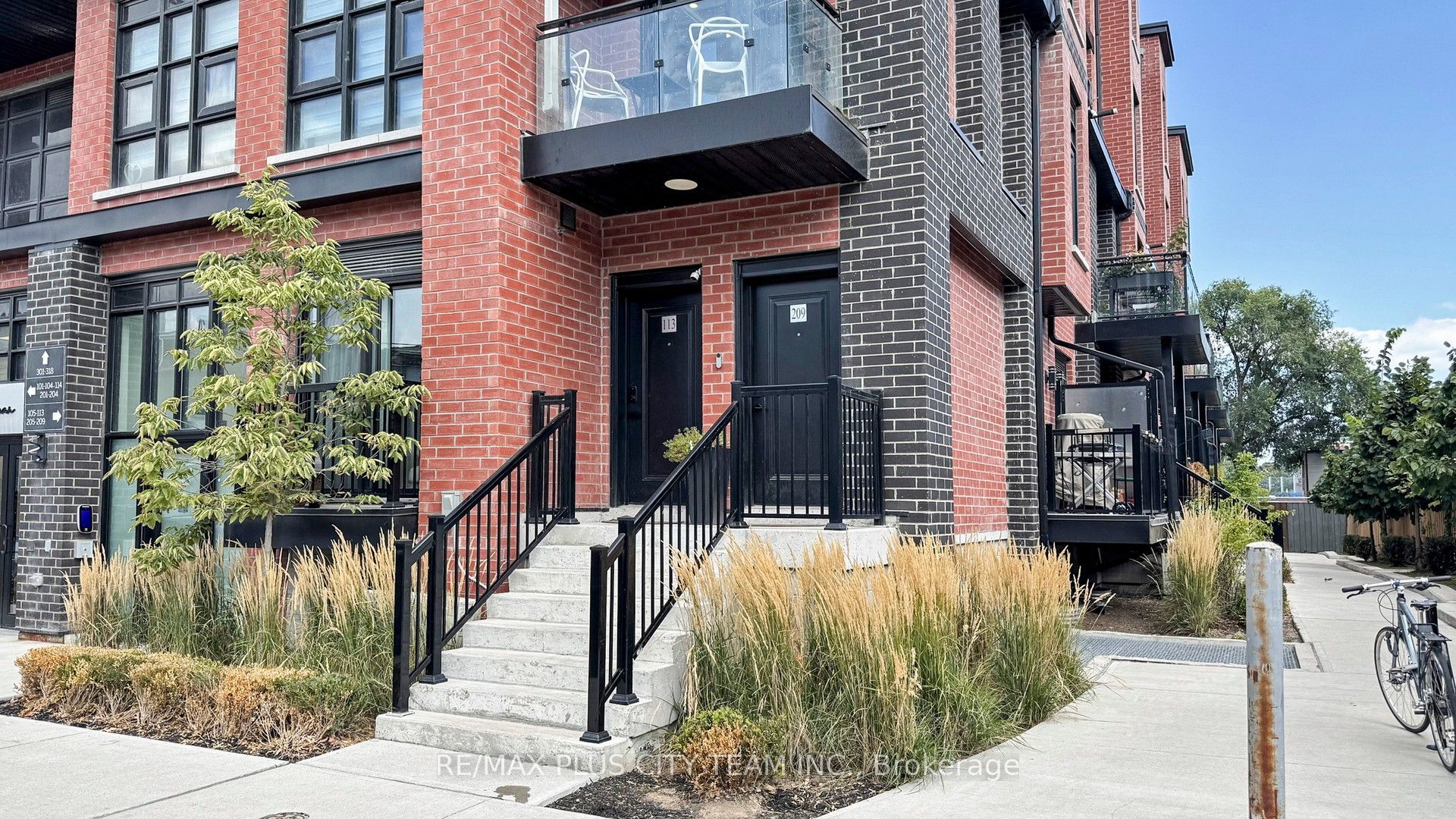 485 Logan Avenue 209, Toronto, ON M4M 2P5 photo 3