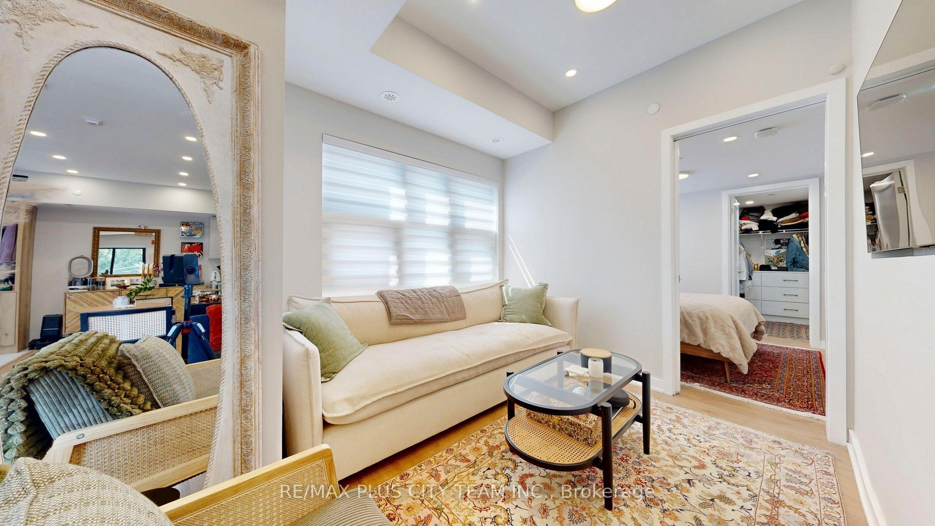485 Logan Avenue 209, Toronto, ON M4M 2P5 photo 4