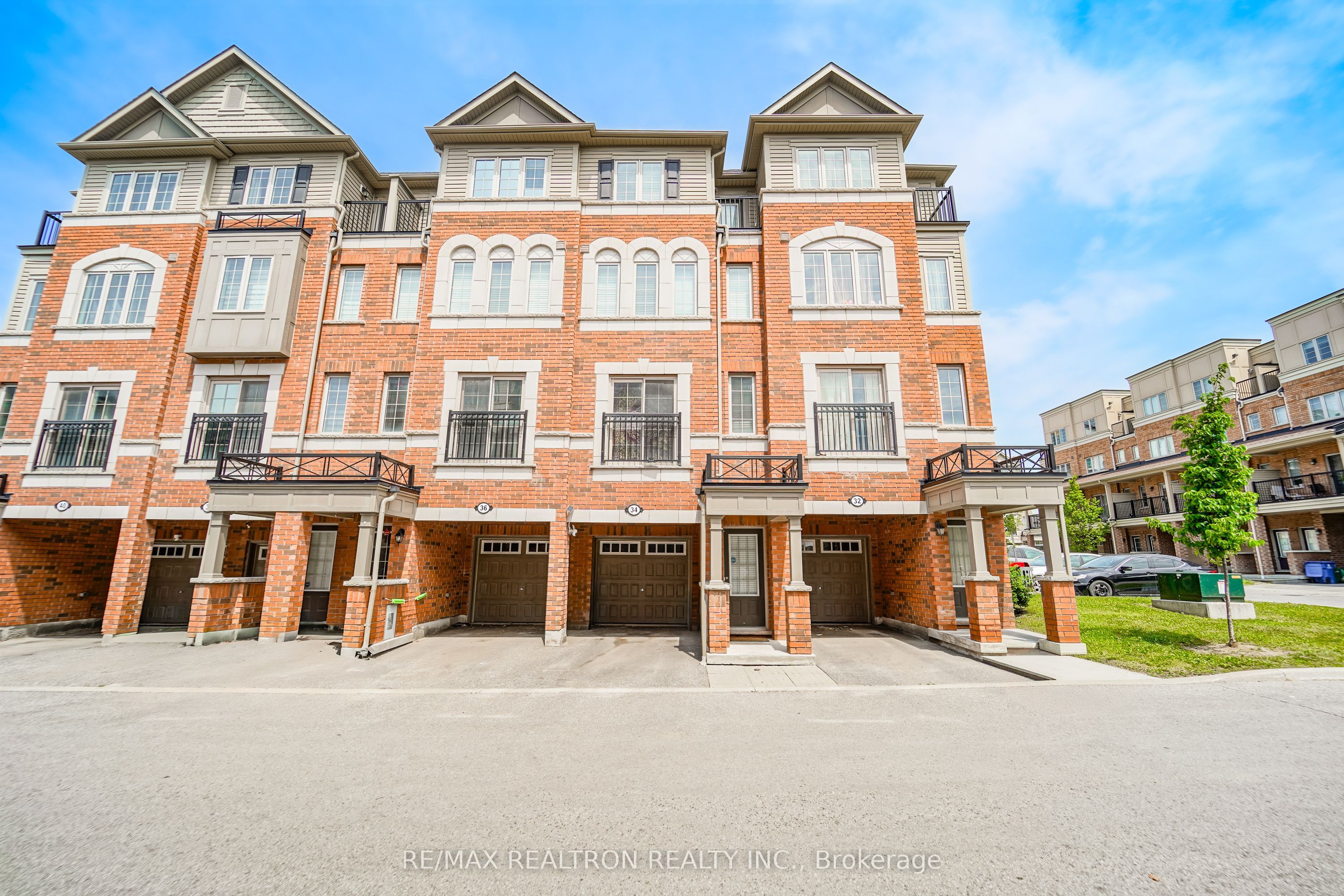 34 Glenstal Path, Oshawa, ON L1L 0L2 photo 5