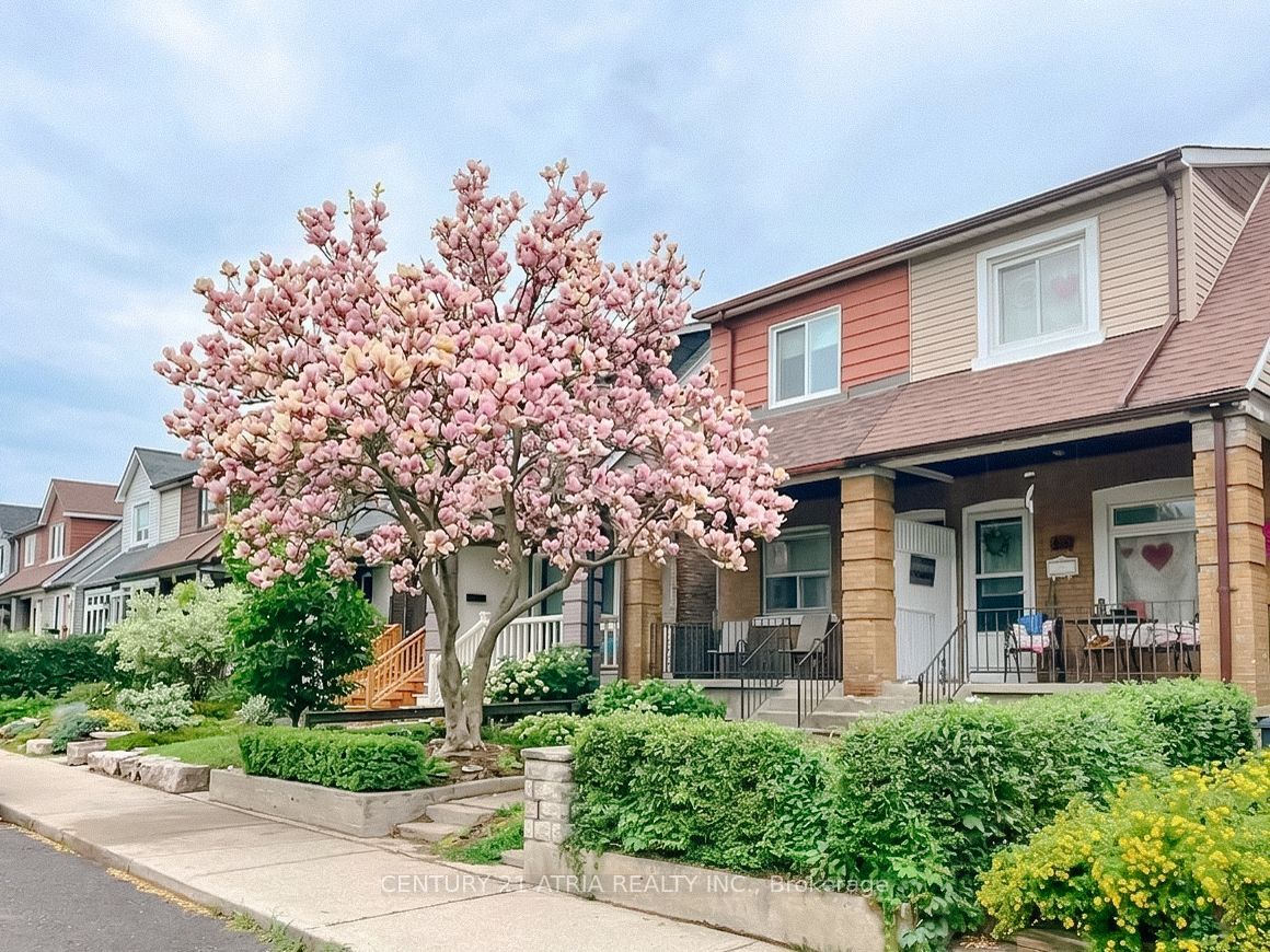 63 Bastedo Avenue, Toronto, ON M1T 1P5