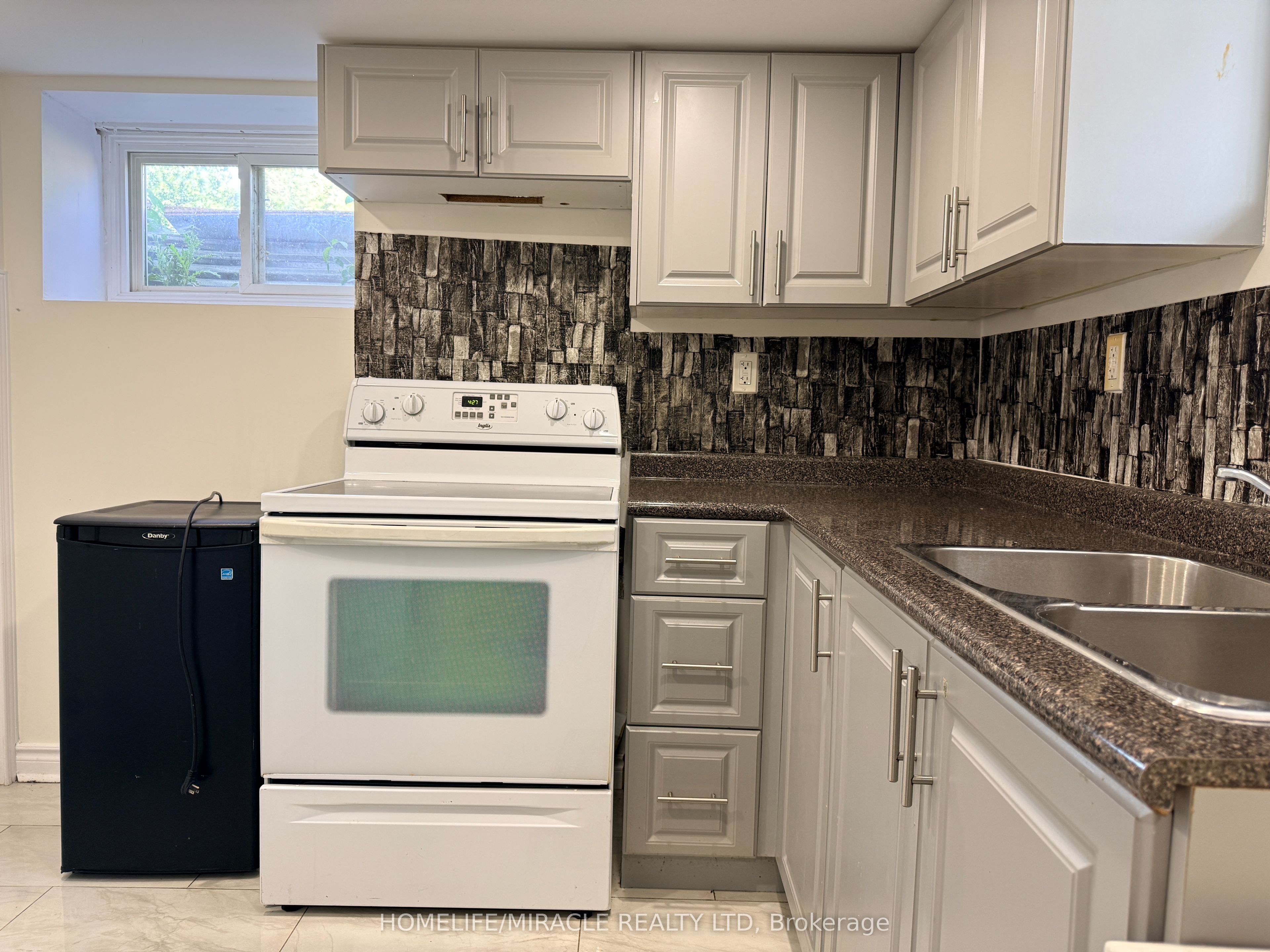 755 Somerville Street, Oshawa, ON L1G 4J4