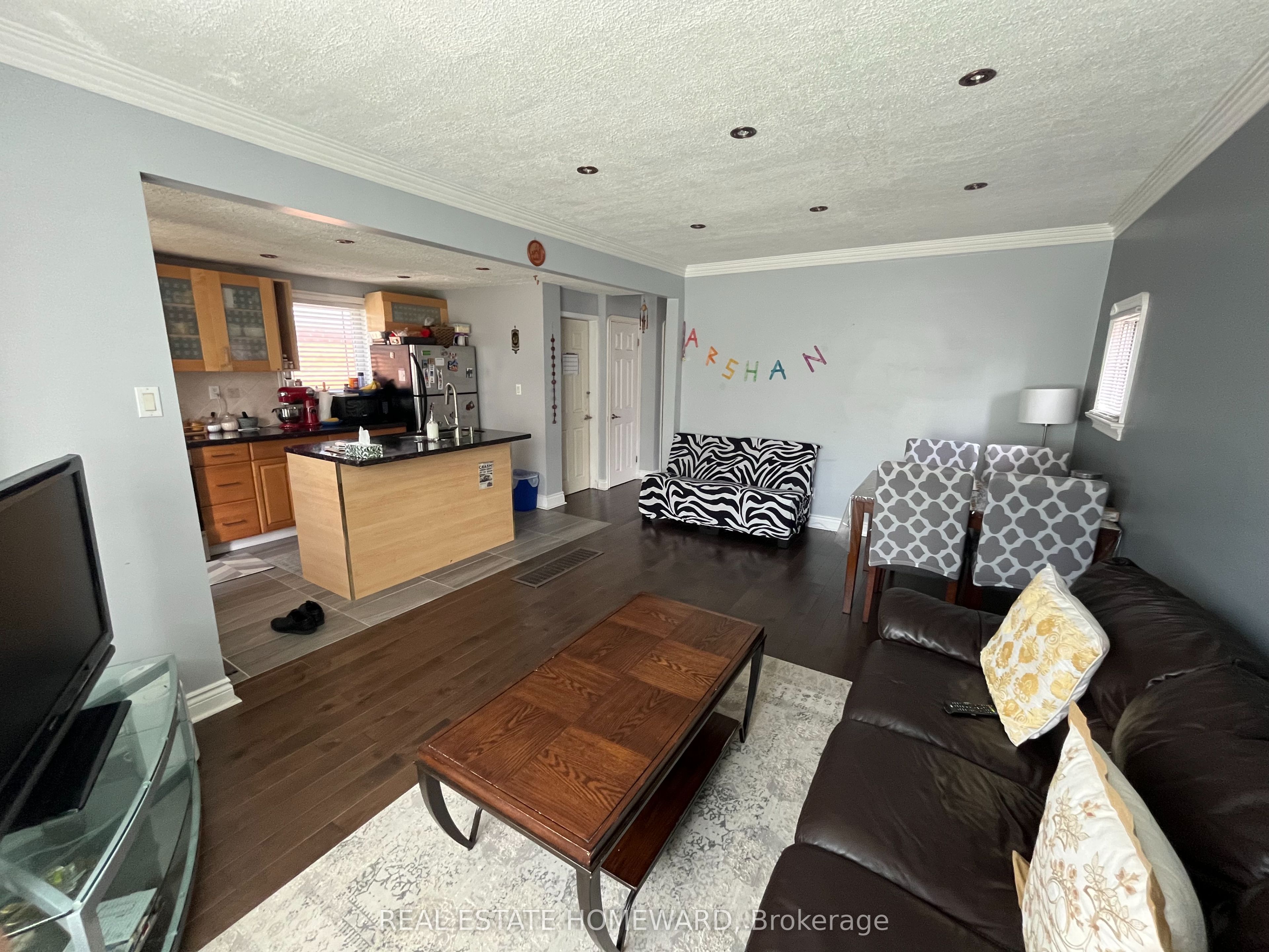137 Harewood Avenue, Toronto, ON M1M 2R8 photo 2