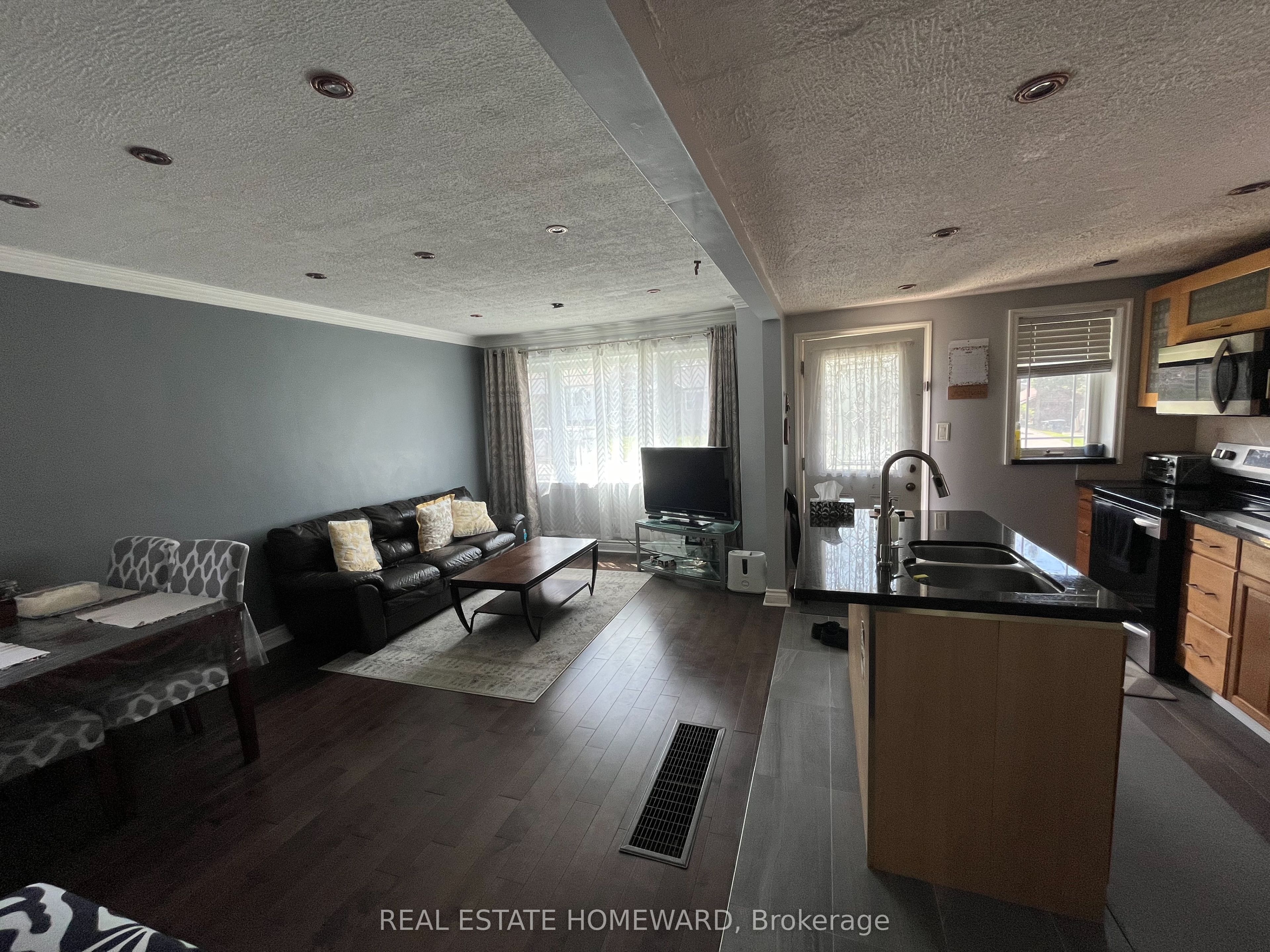 137 Harewood Avenue, Toronto, ON M1M 2R8 photo 3