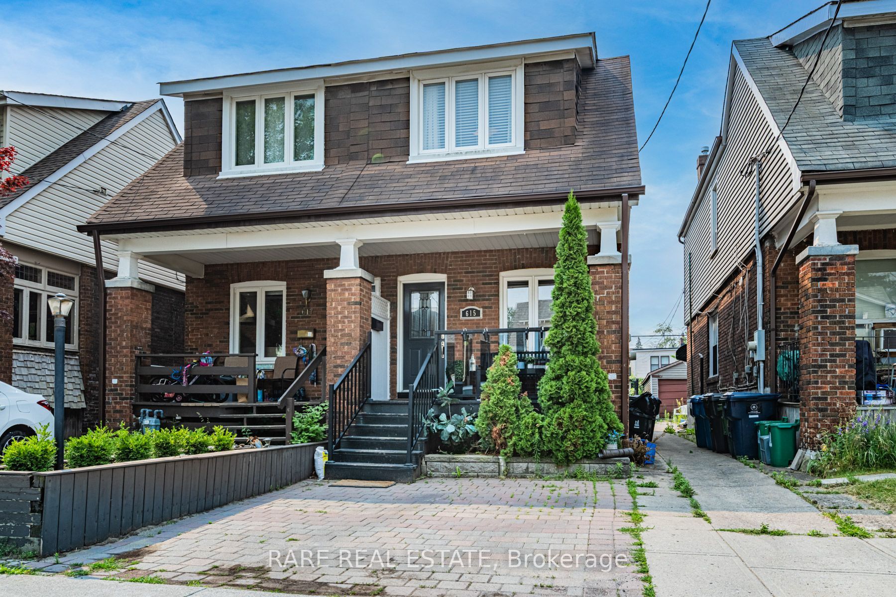 615 Miverton Boulevard, Toronto, ON M4C 1X8 photo 2
