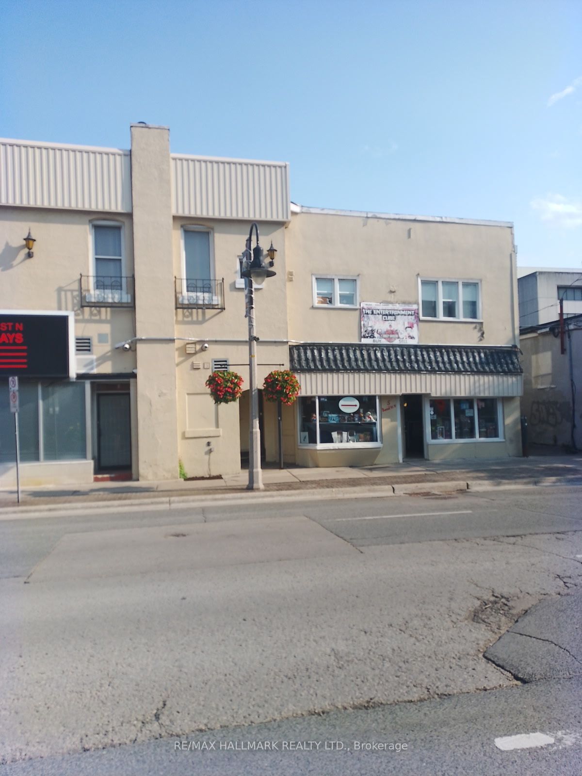 26 Simcoe Street N, Oshawa, ON L1H 1A3 photo 2