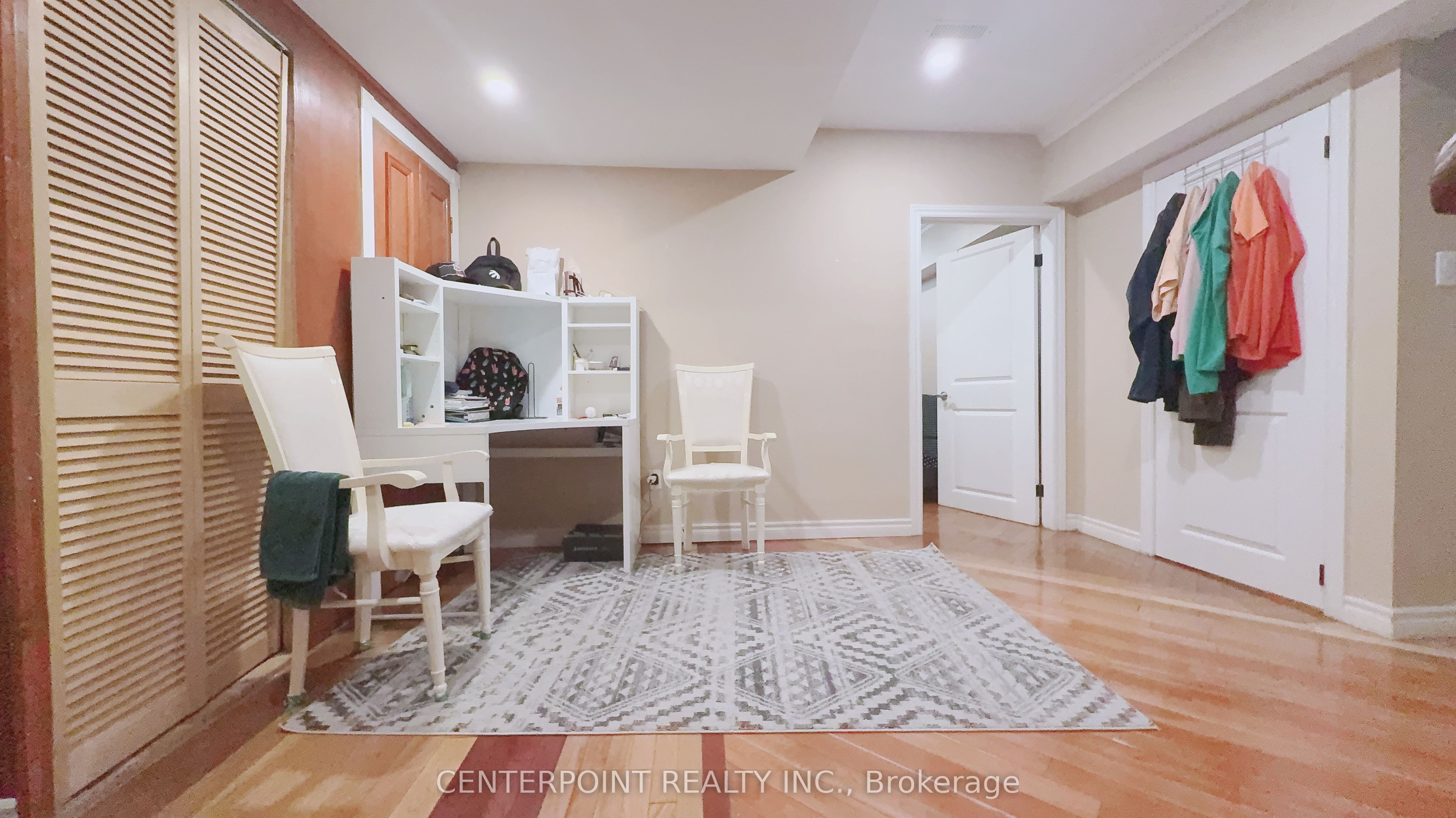 724 Hillcrest Road, Pickering, ON L1W 2P1