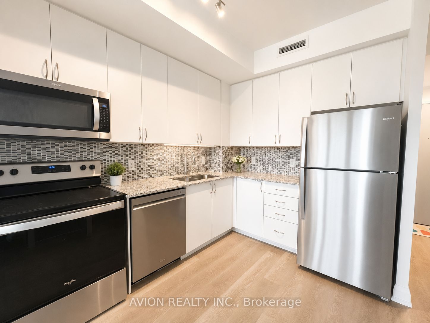 3220 Sheppard Avenue E 212, Toronto, ON M1T 3K3 photo 2