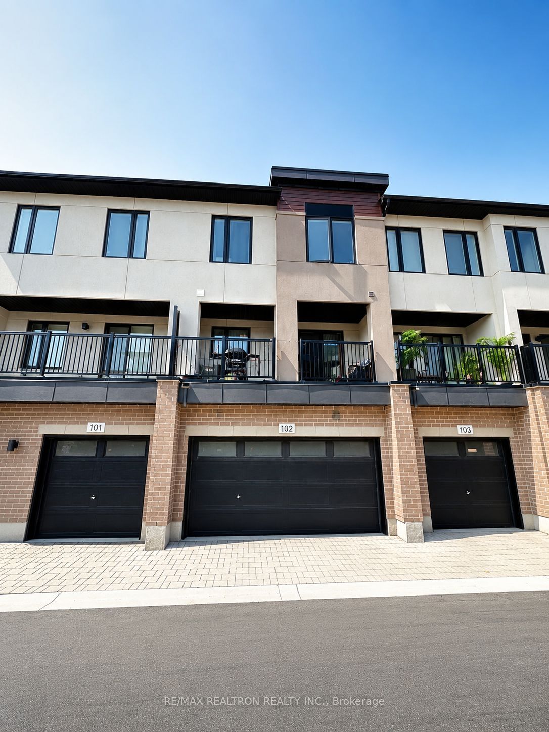 1695 Dersan Street 102, Pickering, ON L1X 0S8