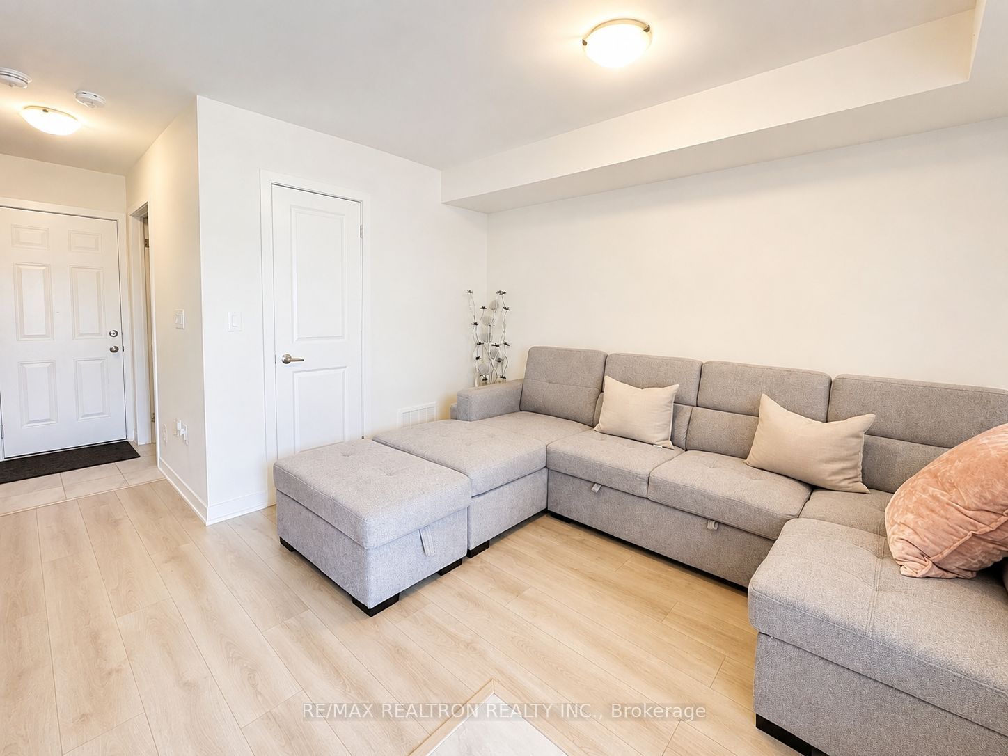 1695 Dersan Street 102, Pickering, ON L1X 0S8 photo 4