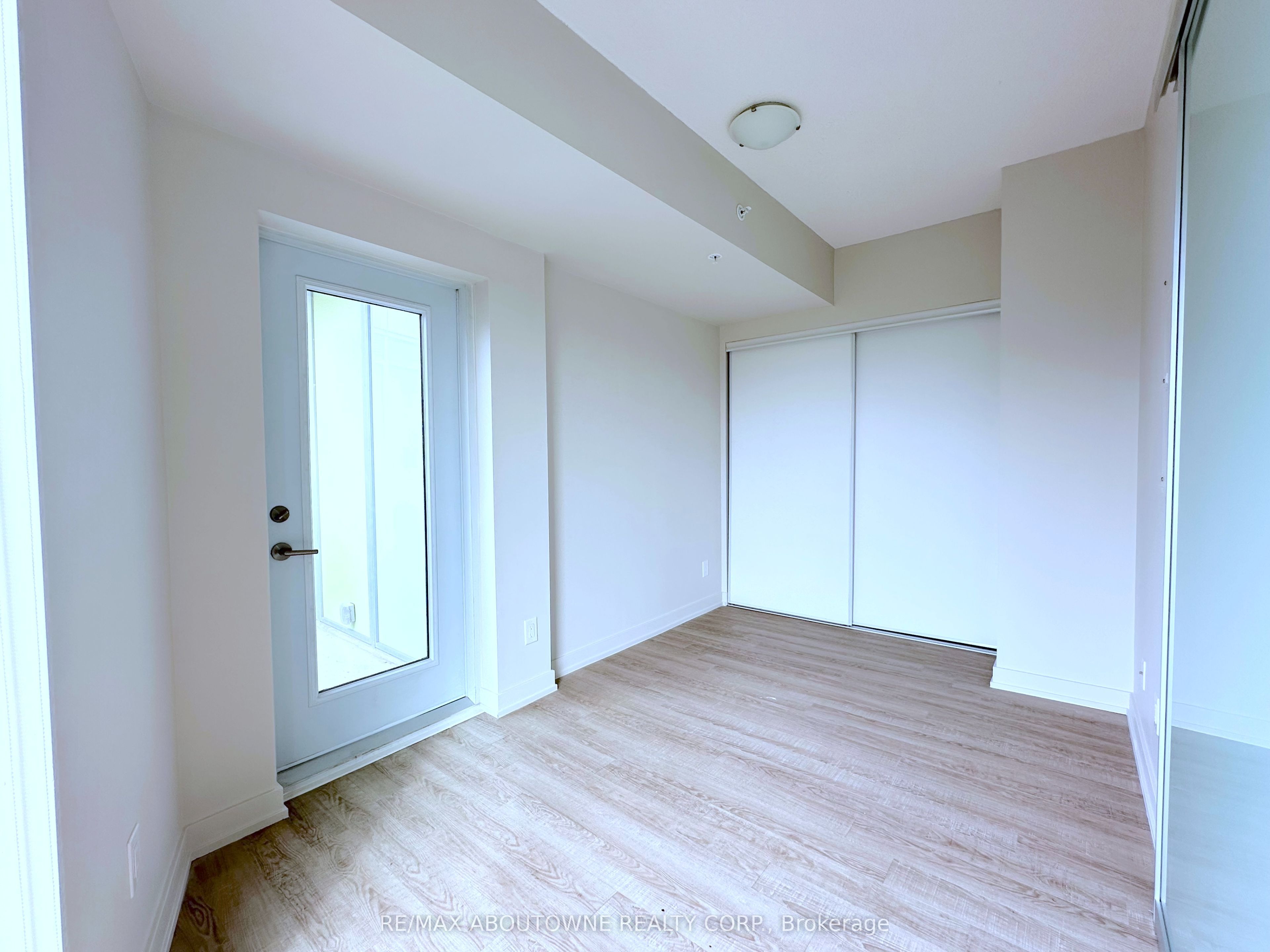 763 Woodbine Avenue 613, Toronto, ON M4E 2J4 photo 4