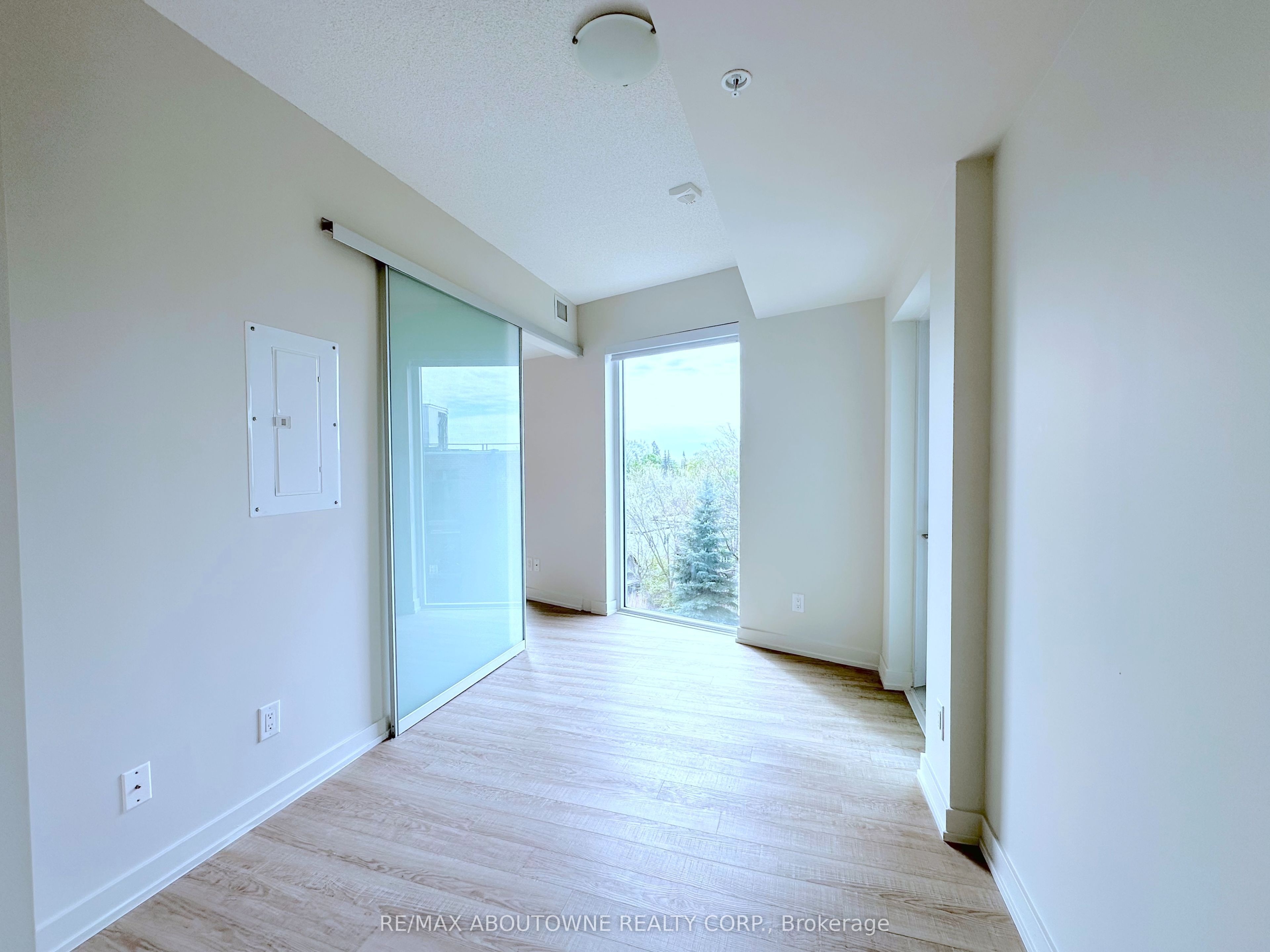 763 Woodbine Avenue 613, Toronto, ON M4E 2J4 photo 5