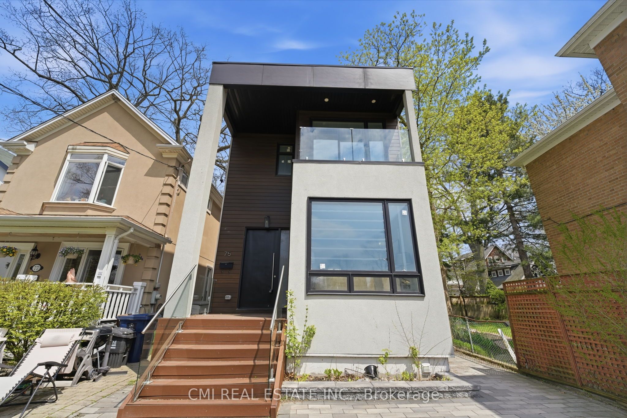 75 Kenilworth Avenue, Toronto, ON M4L 3S4