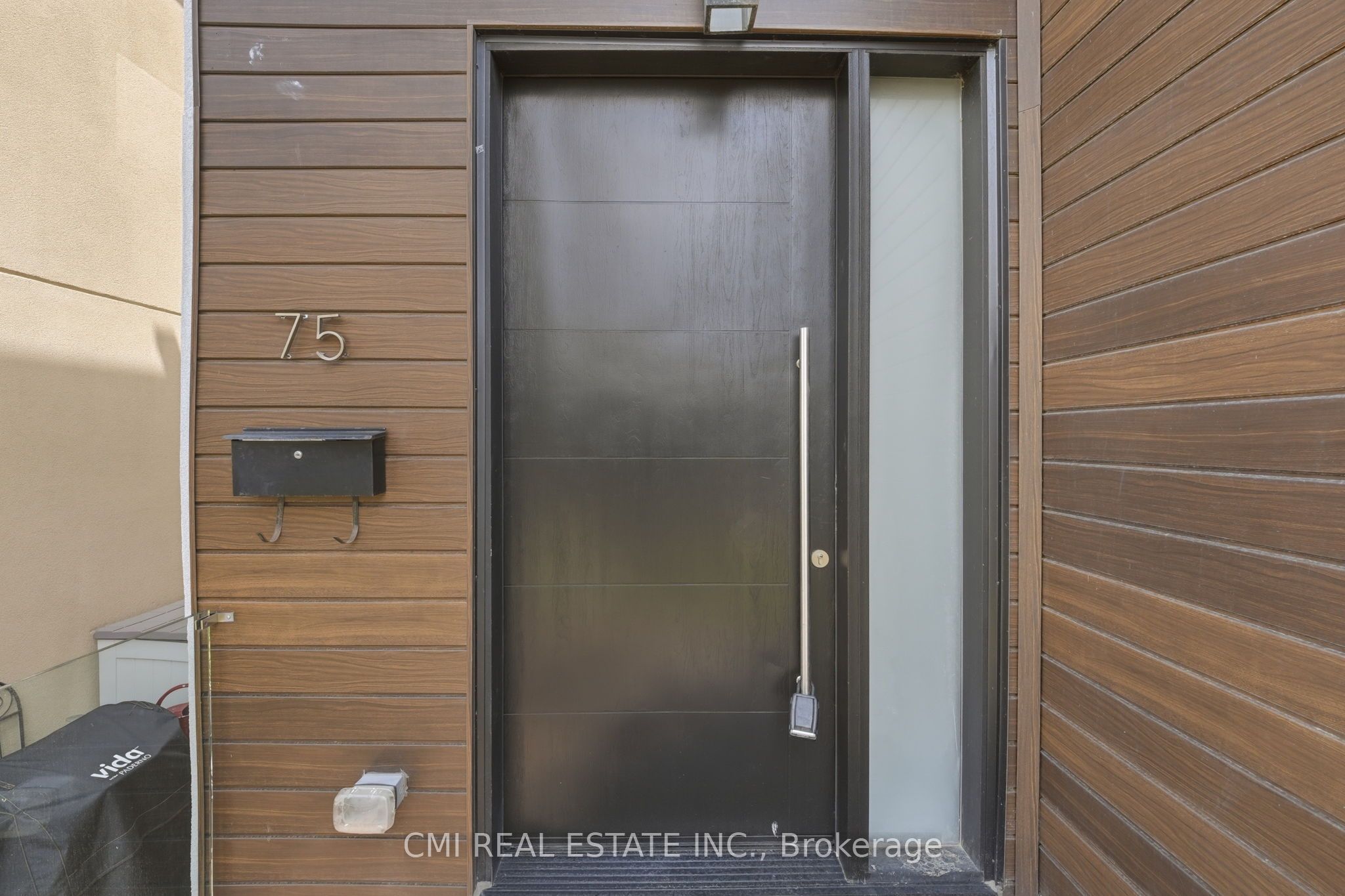 75 Kenilworth Avenue, Toronto, ON M4L 3S4 photo 3