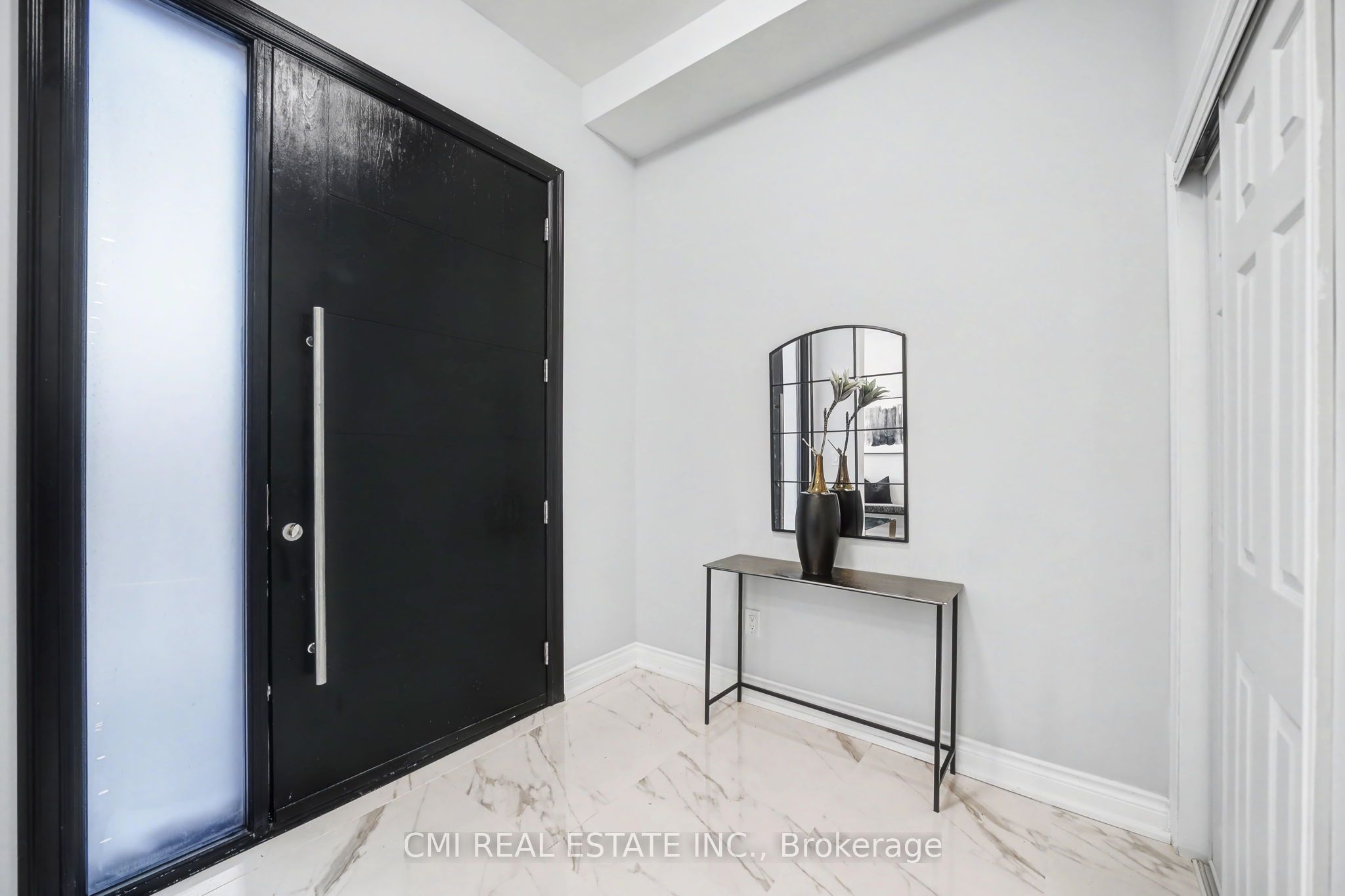 75 Kenilworth Avenue, Toronto, ON M4L 3S4 photo 4