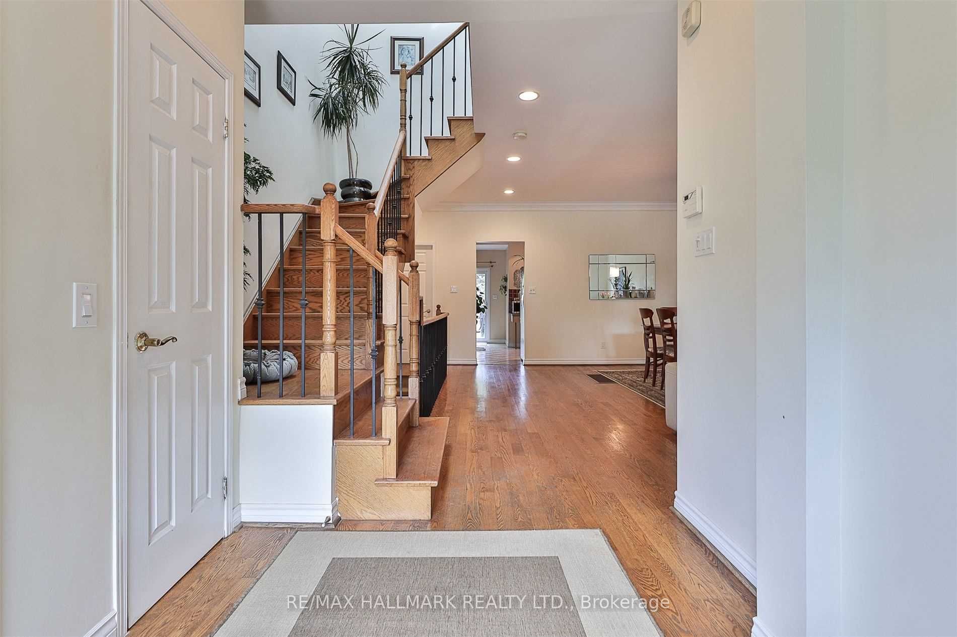 100 Courcelette Road, Toronto, ON M1N 2T2 photo 2