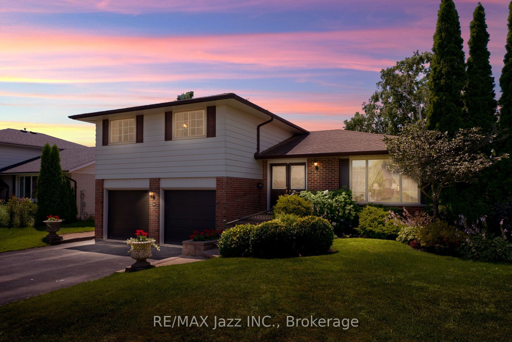 802 Ferndale Street, Oshawa, ON L1J 5L7