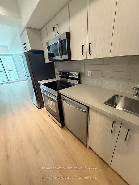 3421 Sheppard Avenue 201, Toronto, ON M1T 3K5 photo 3
