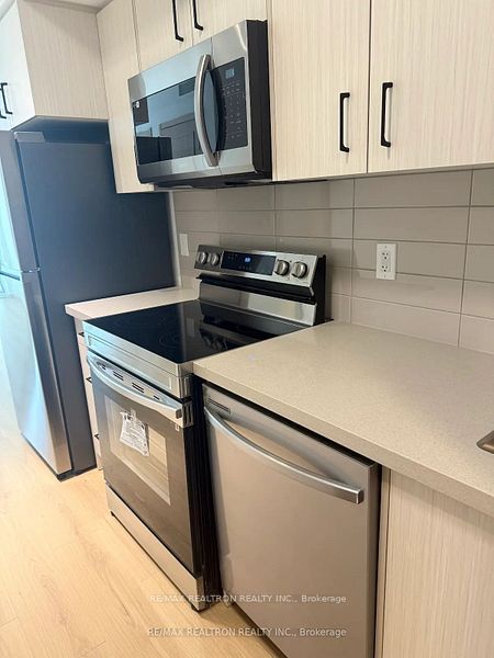 3421 Sheppard Avenue 201, Toronto, ON M1T 3K5 photo 4