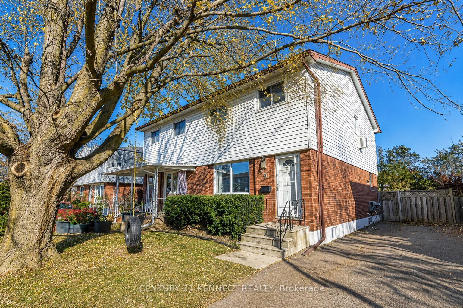 219 Barkley Crescent, Oshawa, ON L1J 2E7