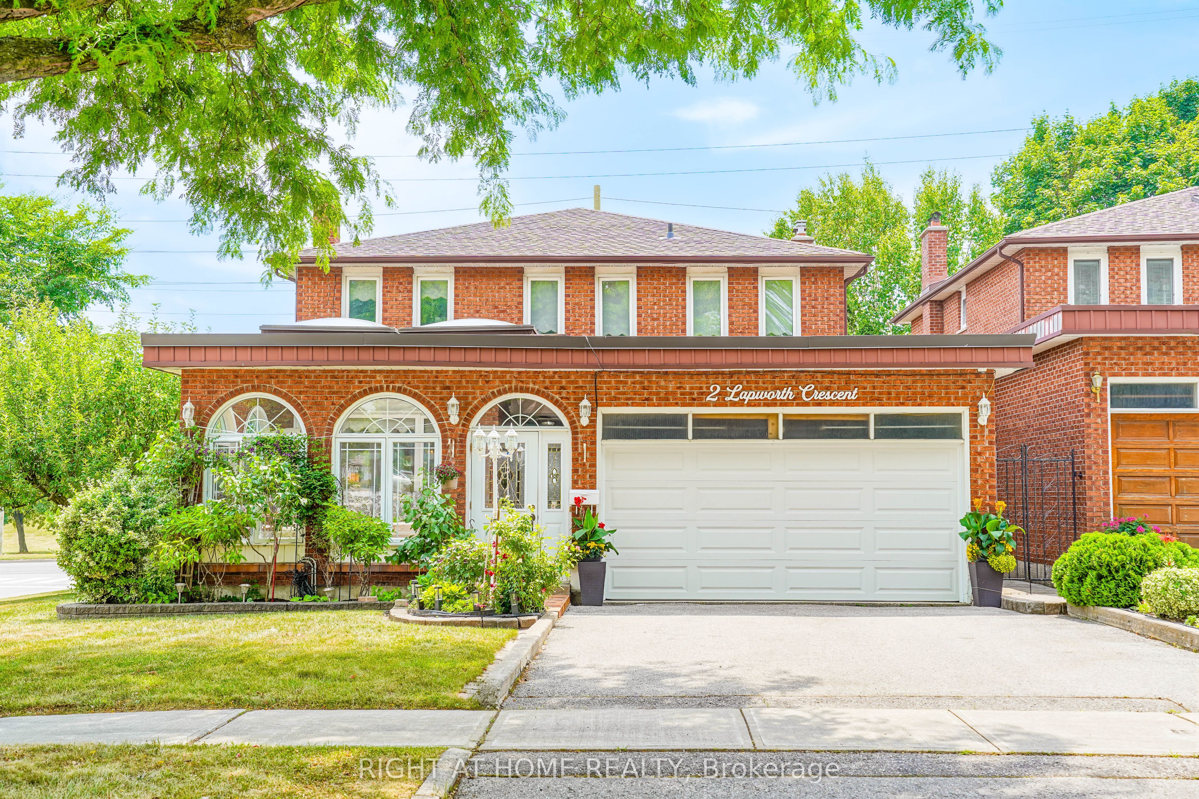 2 Lapworth Crescent, Toronto, ON M1V 2M5