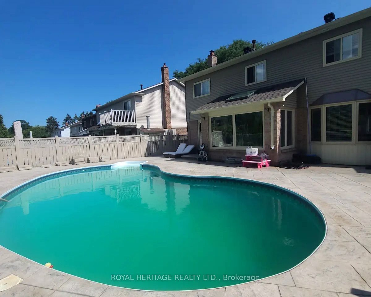 1221 Fieldstone Circle, Pickering, ON L1X 1B9 photo 2