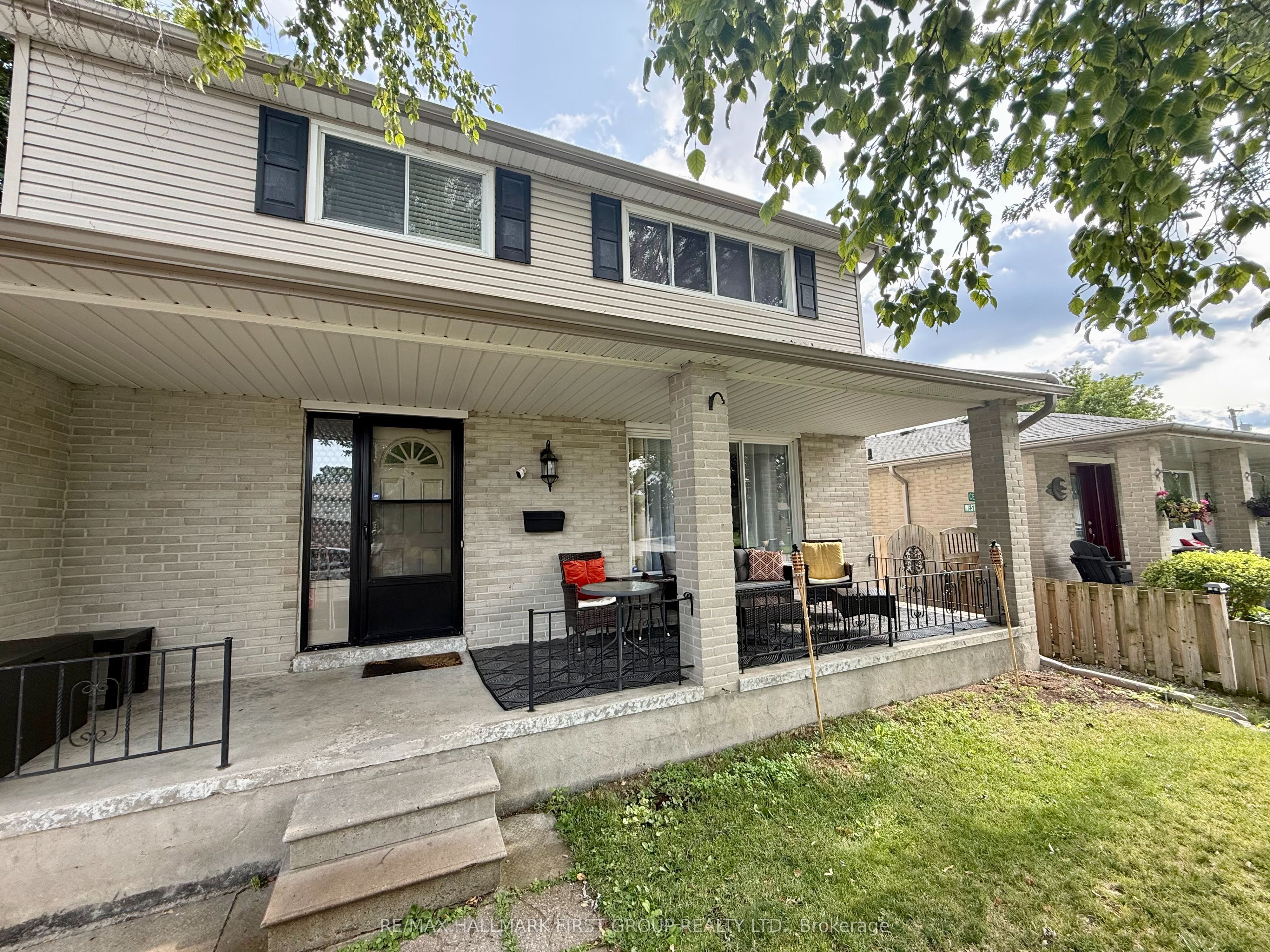906 Cecylia Court, Pickering, ON L1W 2Y1 photo 2