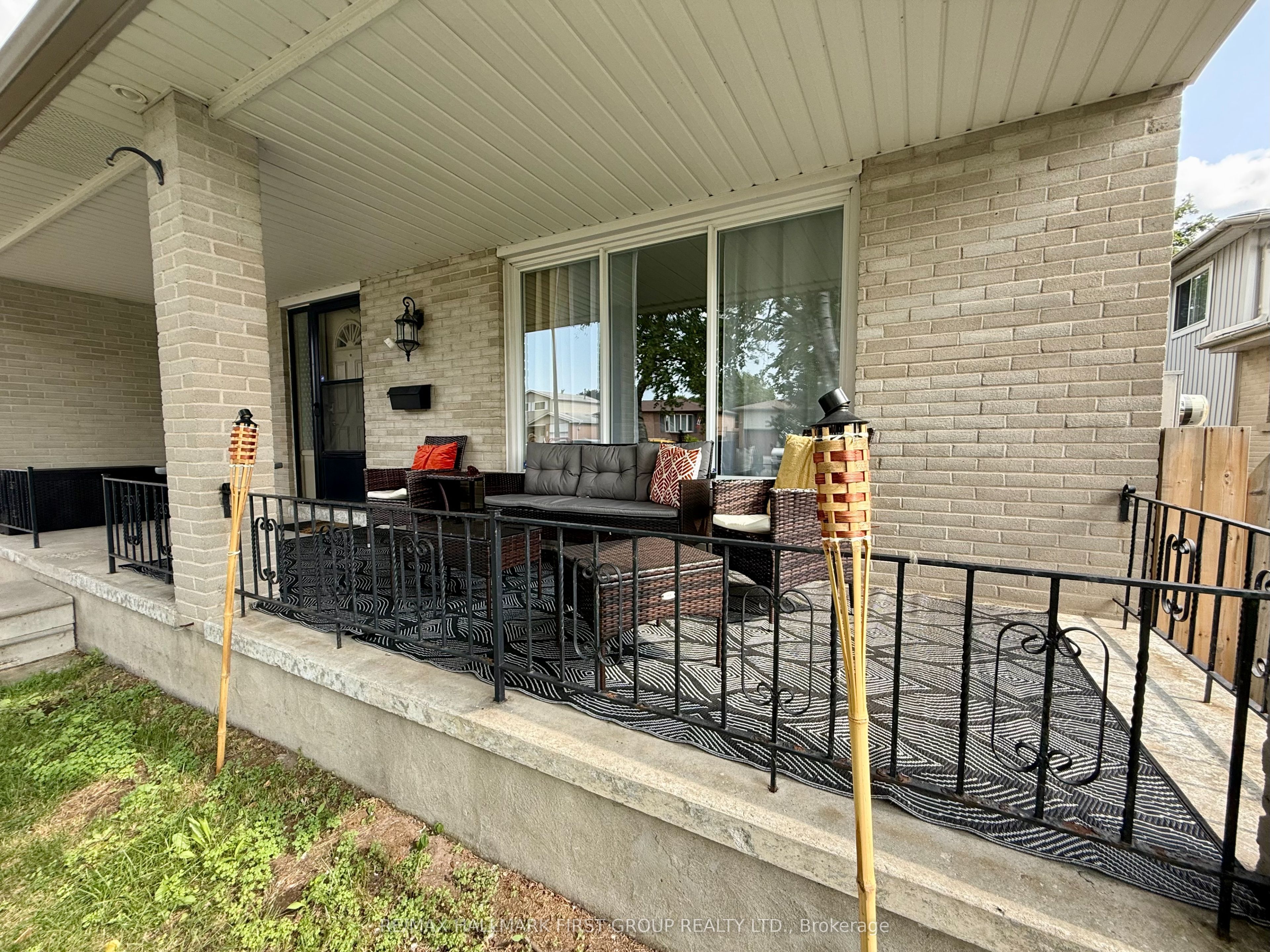 906 Cecylia Court, Pickering, ON L1W 2Y1 photo 3