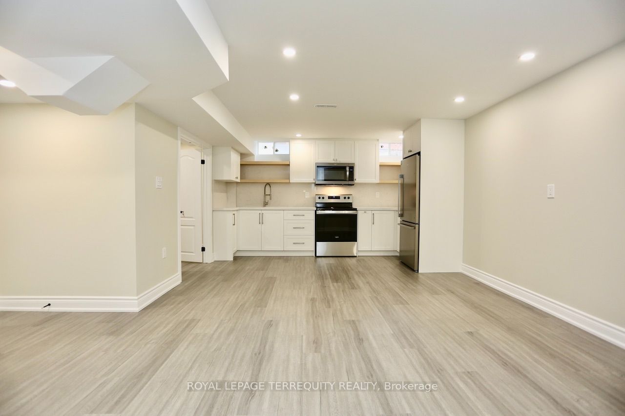 2138 Castle Hill Court Lower, Pickering, ON L1X 1Y5
