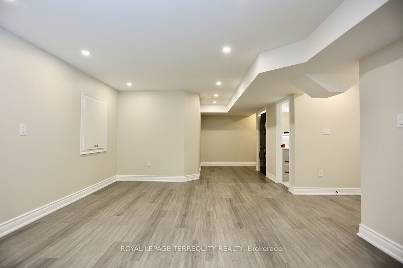 2138 Castle Hill Court Lower, Pickering, ON L1X 1Y5 photo 2