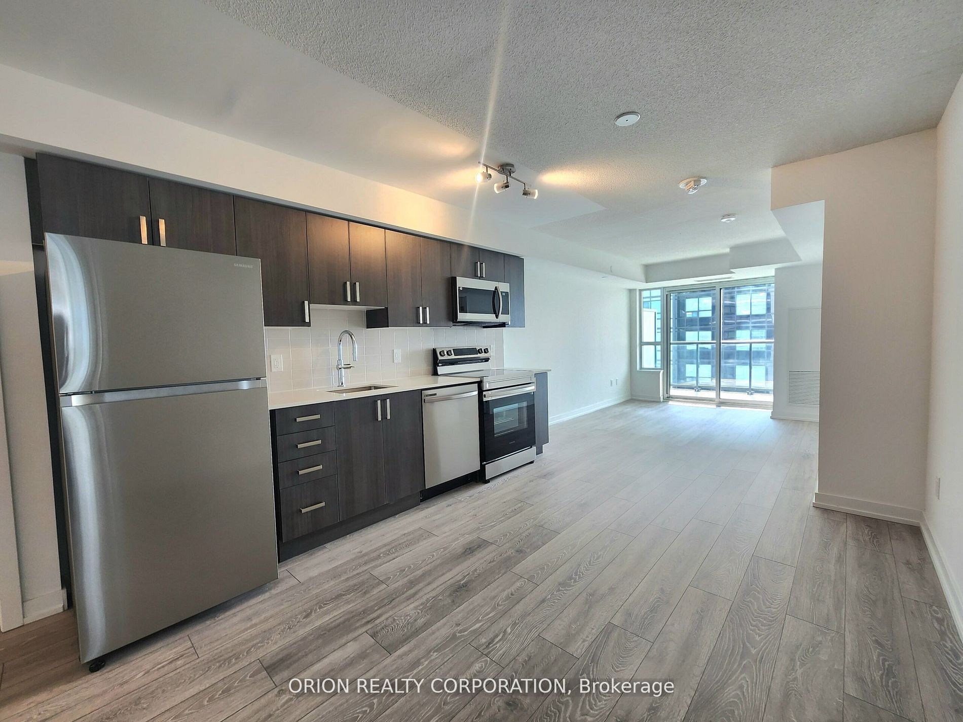 1455 Celebration Drive 1304, Pickering, ON L1W 0C3 photo 2