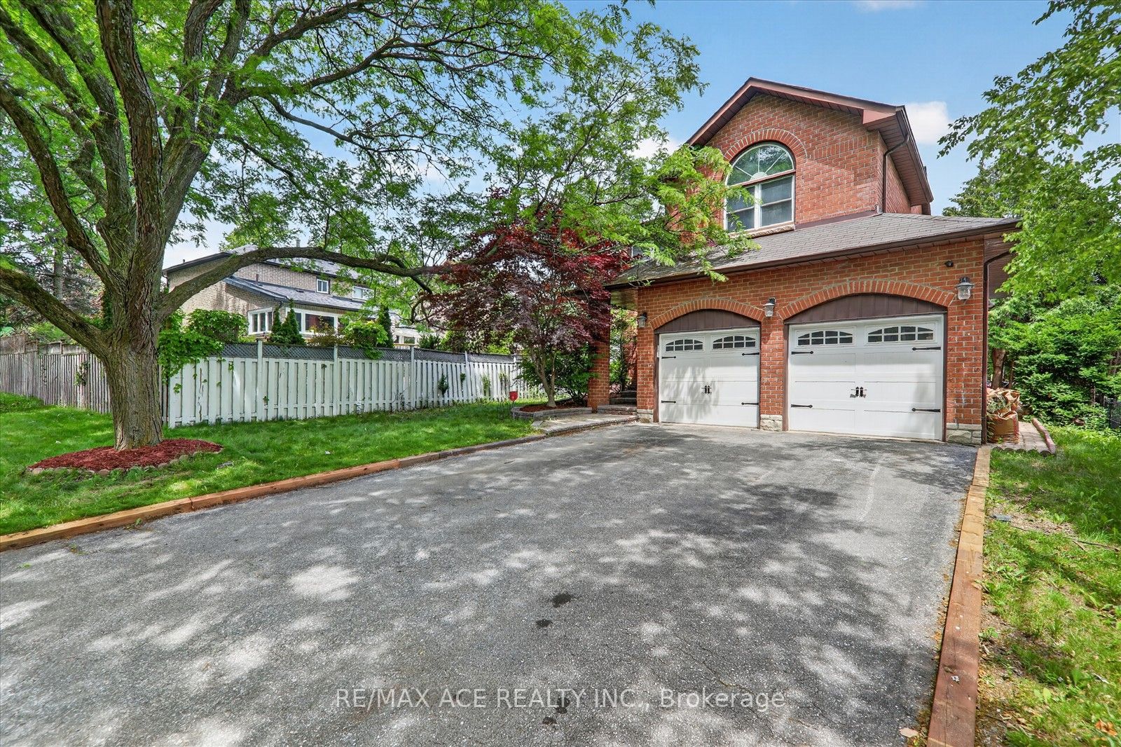4 Beaumont Drive, Ajax, ON L1T 1R9 photo 2