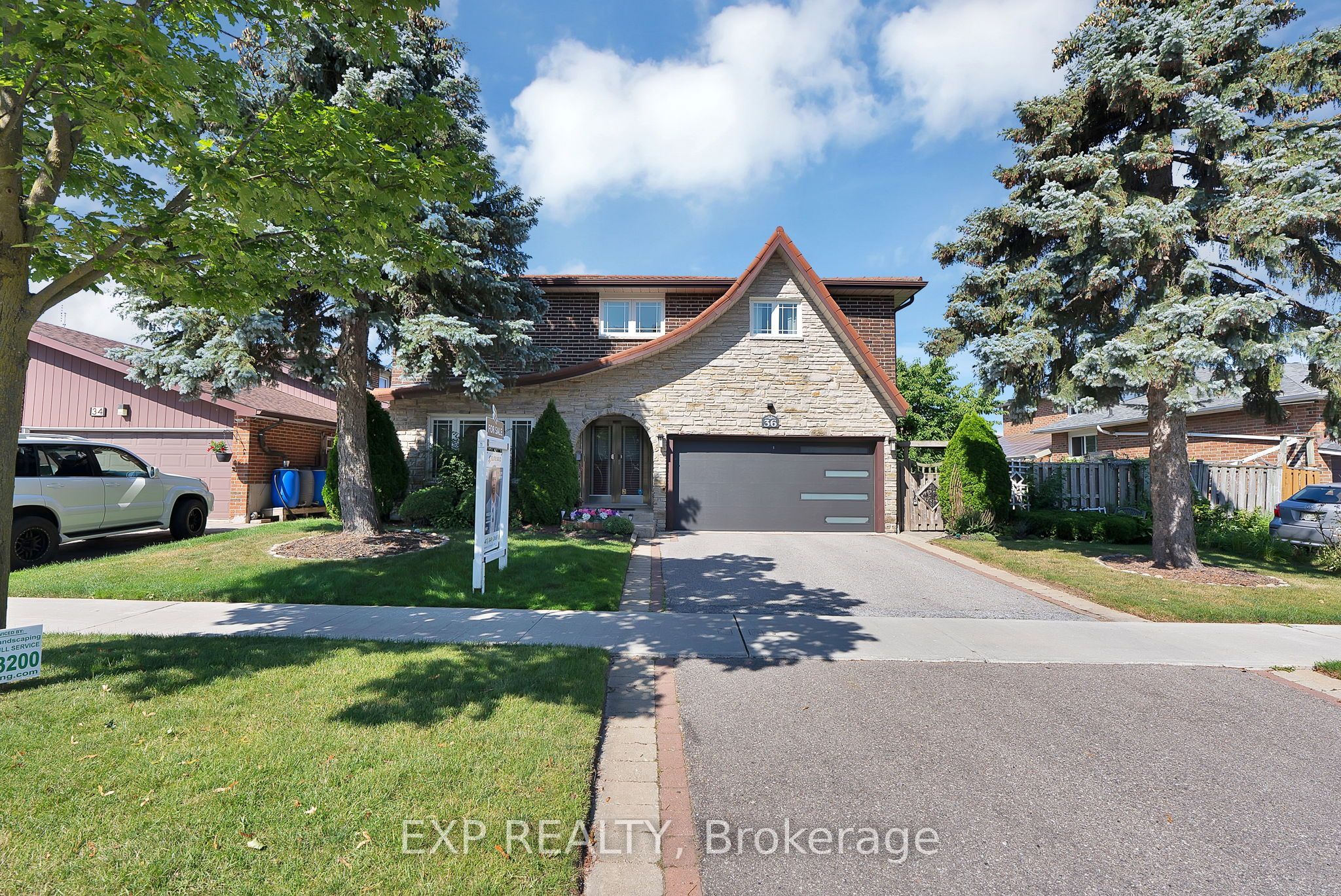 36 Cleethorpes Boulevard, Toronto, ON M1S 3T3 photo 3