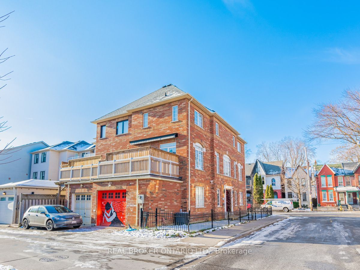 102 Natalie Place, Toronto, ON M4M 3P7