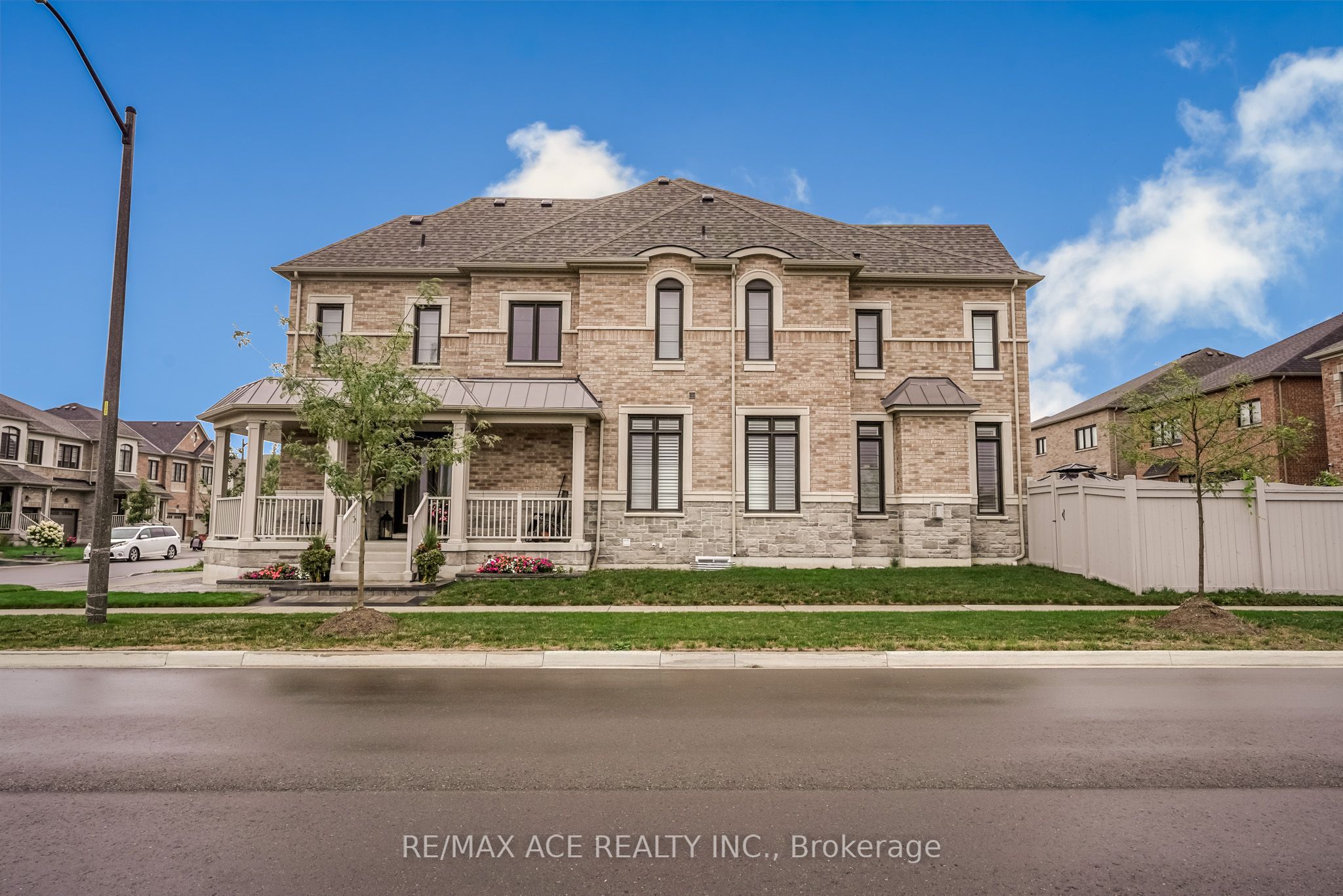 1 Macpherson Street, Whitby, ON L1P 0N4