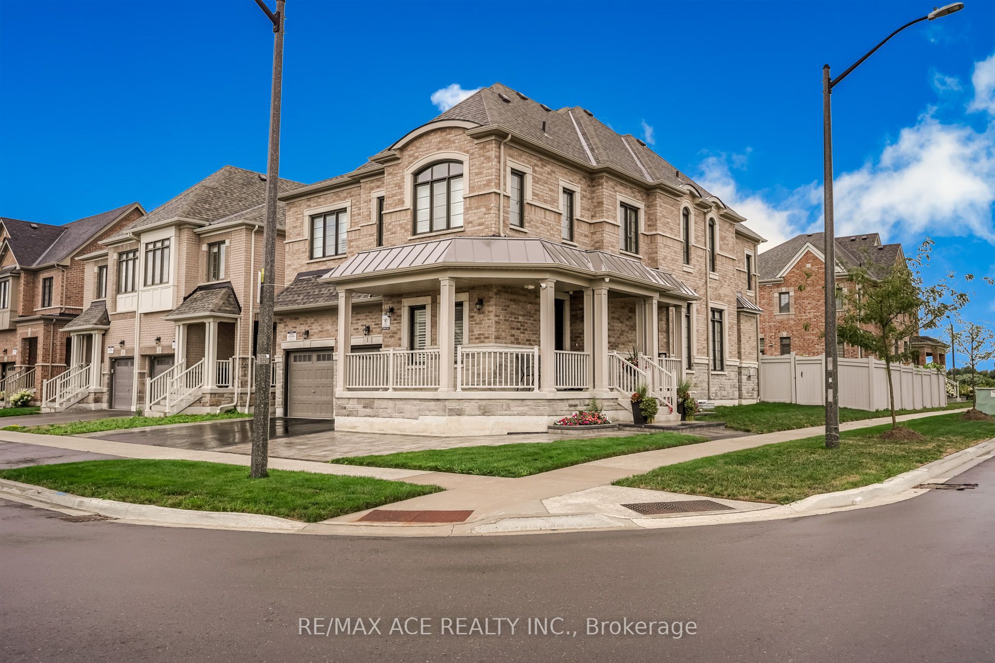 1 Macpherson Street, Whitby, ON L1P 0N4 photo 2