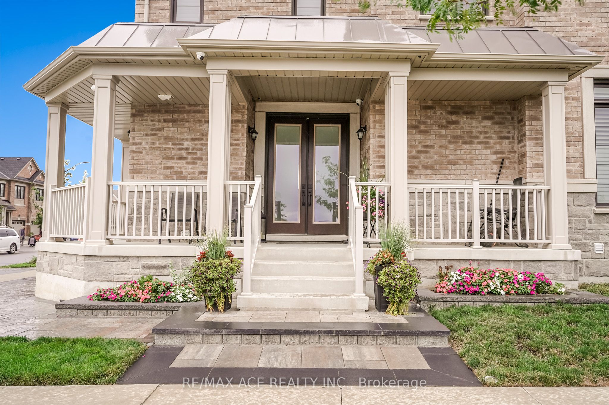1 Macpherson Street, Whitby, ON L1P 0N4 photo 4