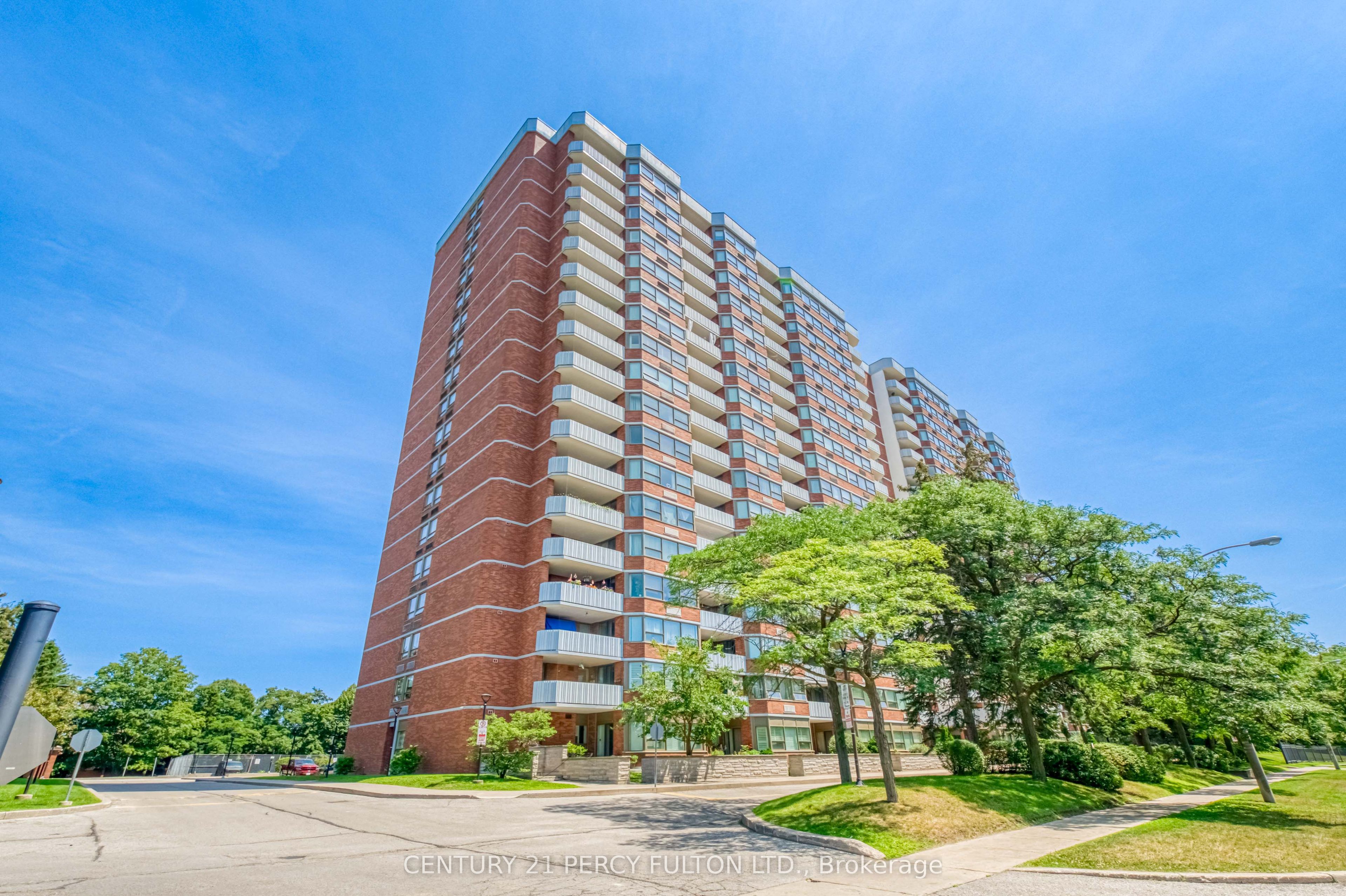 121 Ling Road 1802, Toronto, ON M1E 4Y2 photo 2