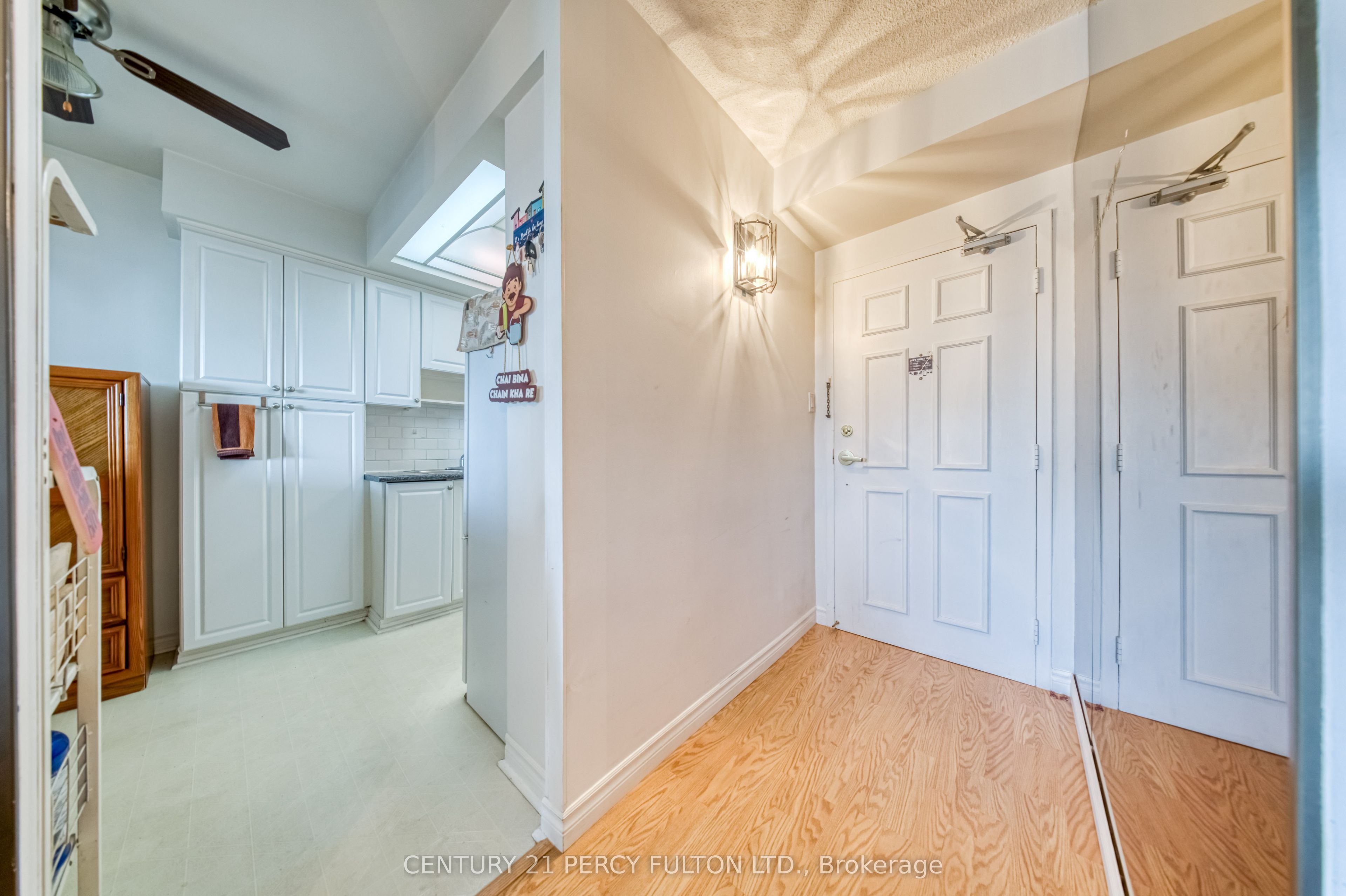 121 Ling Road 1802, Toronto, ON M1E 4Y2 photo 4