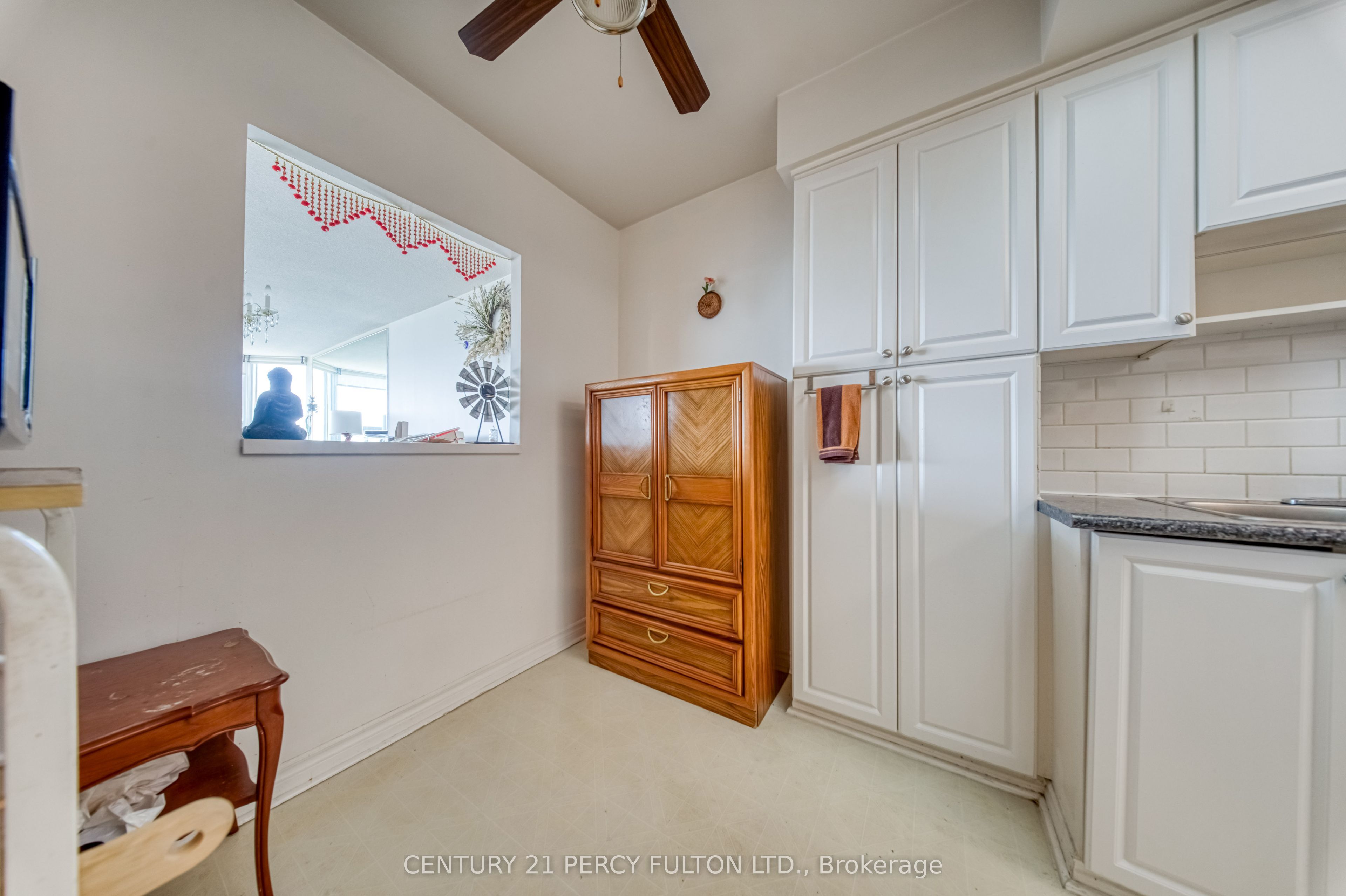 121 Ling Road 1802, Toronto, ON M1E 4Y2 photo 5