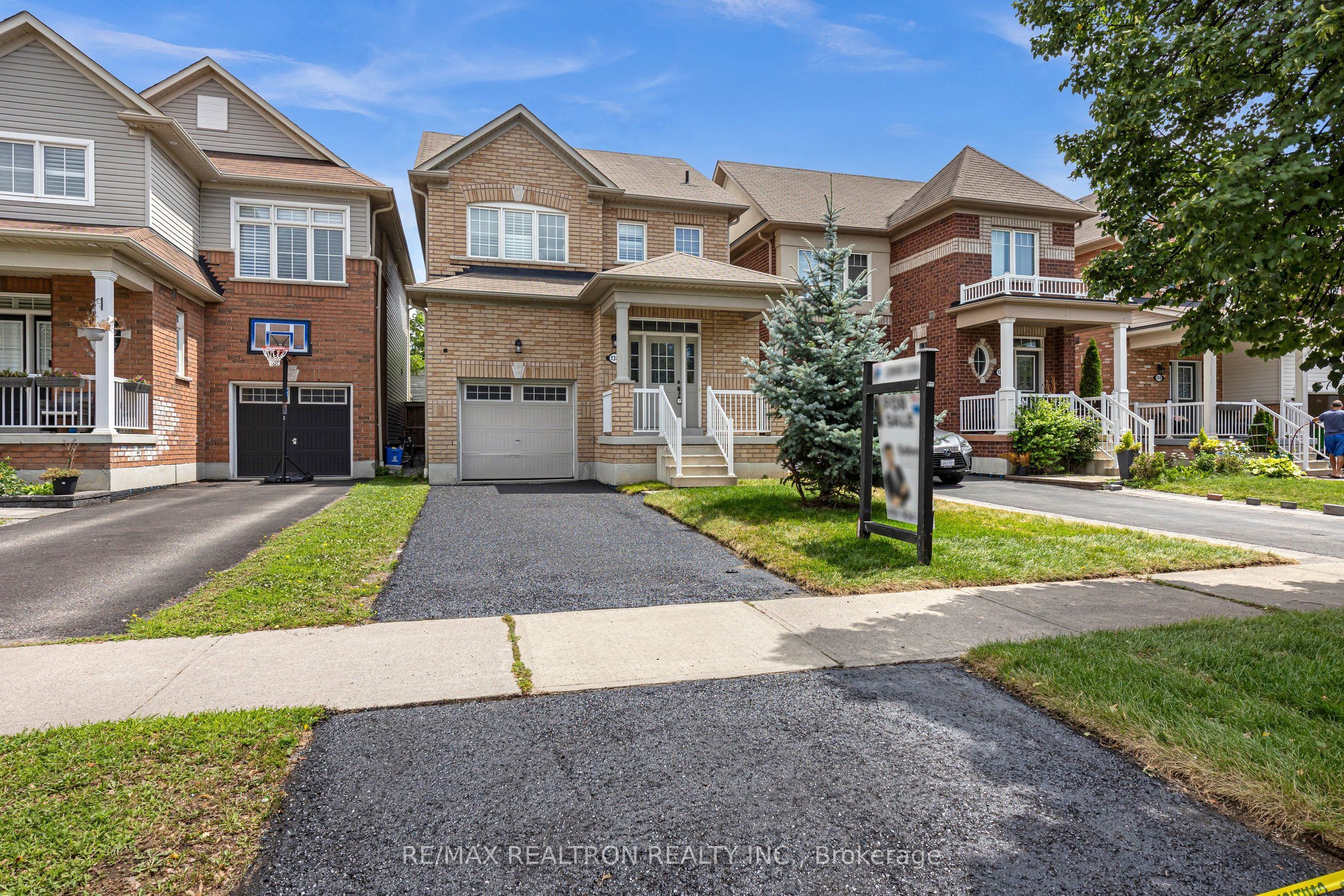 138 Angus Drive, Ajax, ON L1S 5G8 photo 2