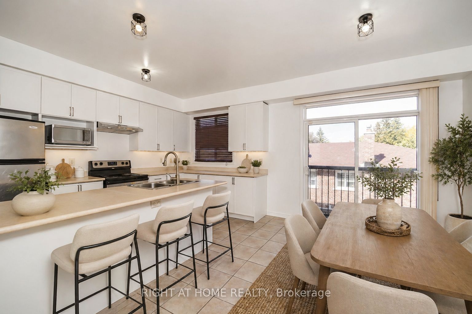 48 Curran Hall Crescent, Toronto, ON M1G 0A2 photo 3