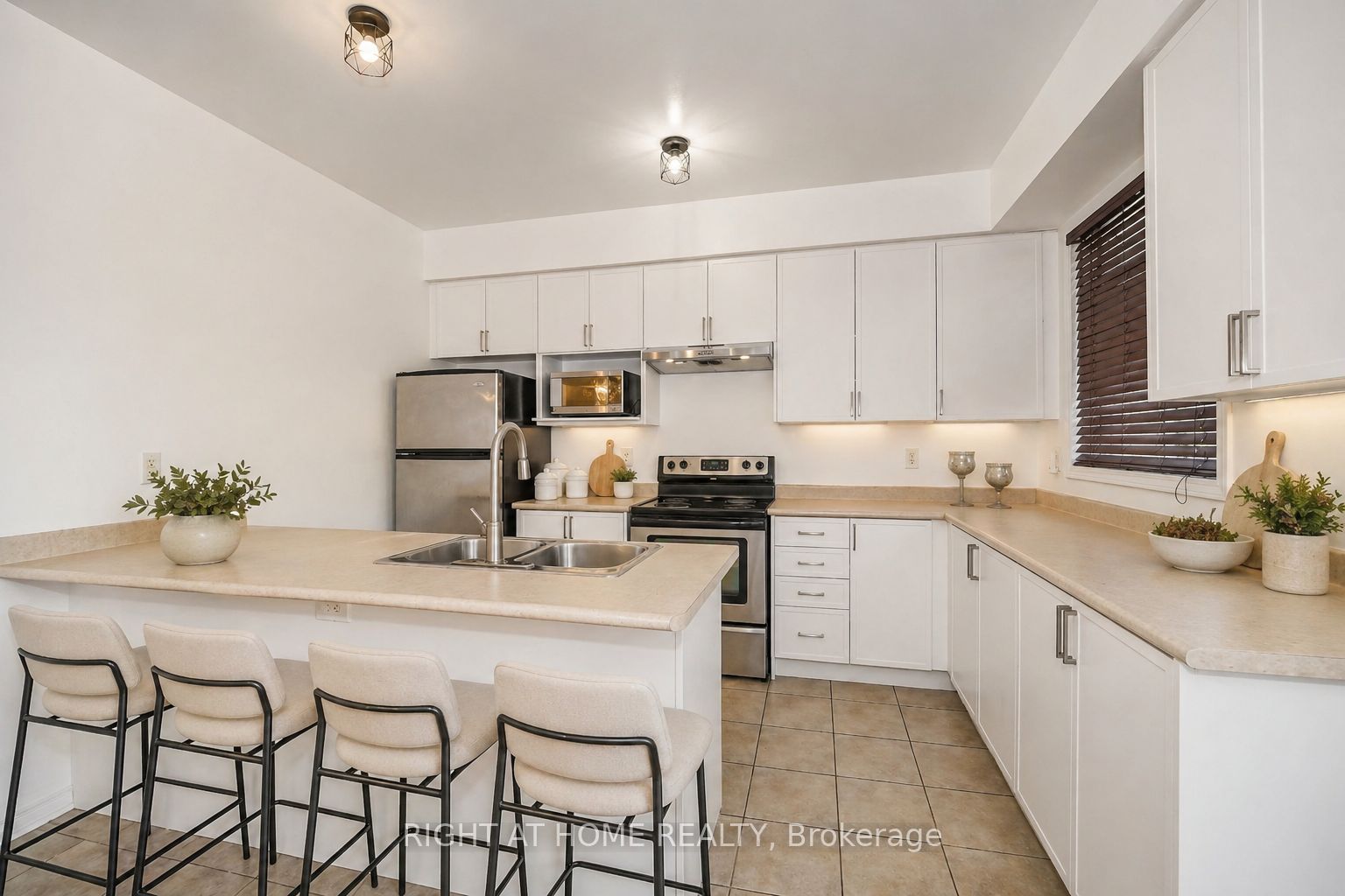 48 Curran Hall Crescent, Toronto, ON M1G 0A2 photo 4