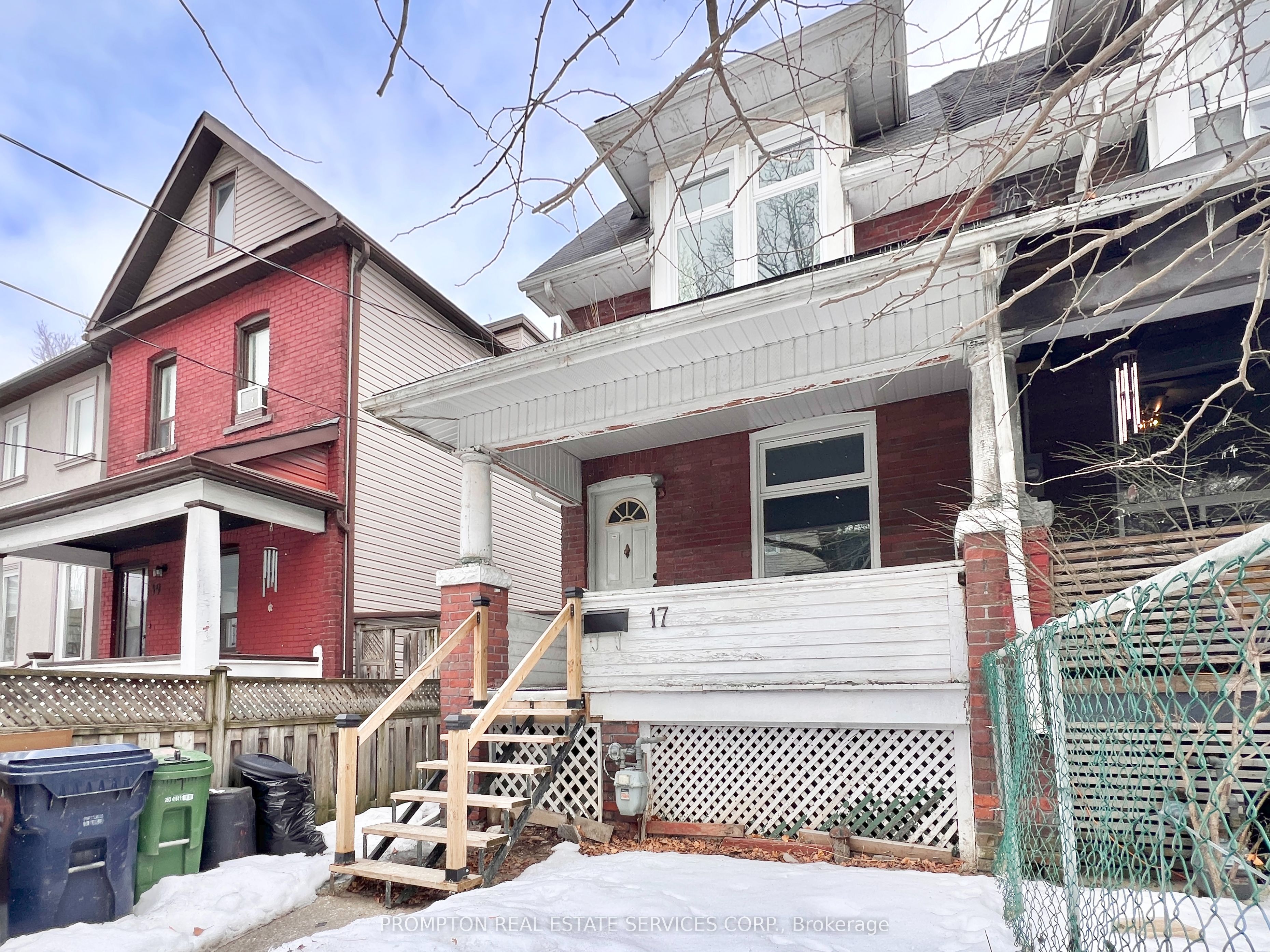 17 Winnifred Avenue, Toronto, ON M4M 2X2 photo 2