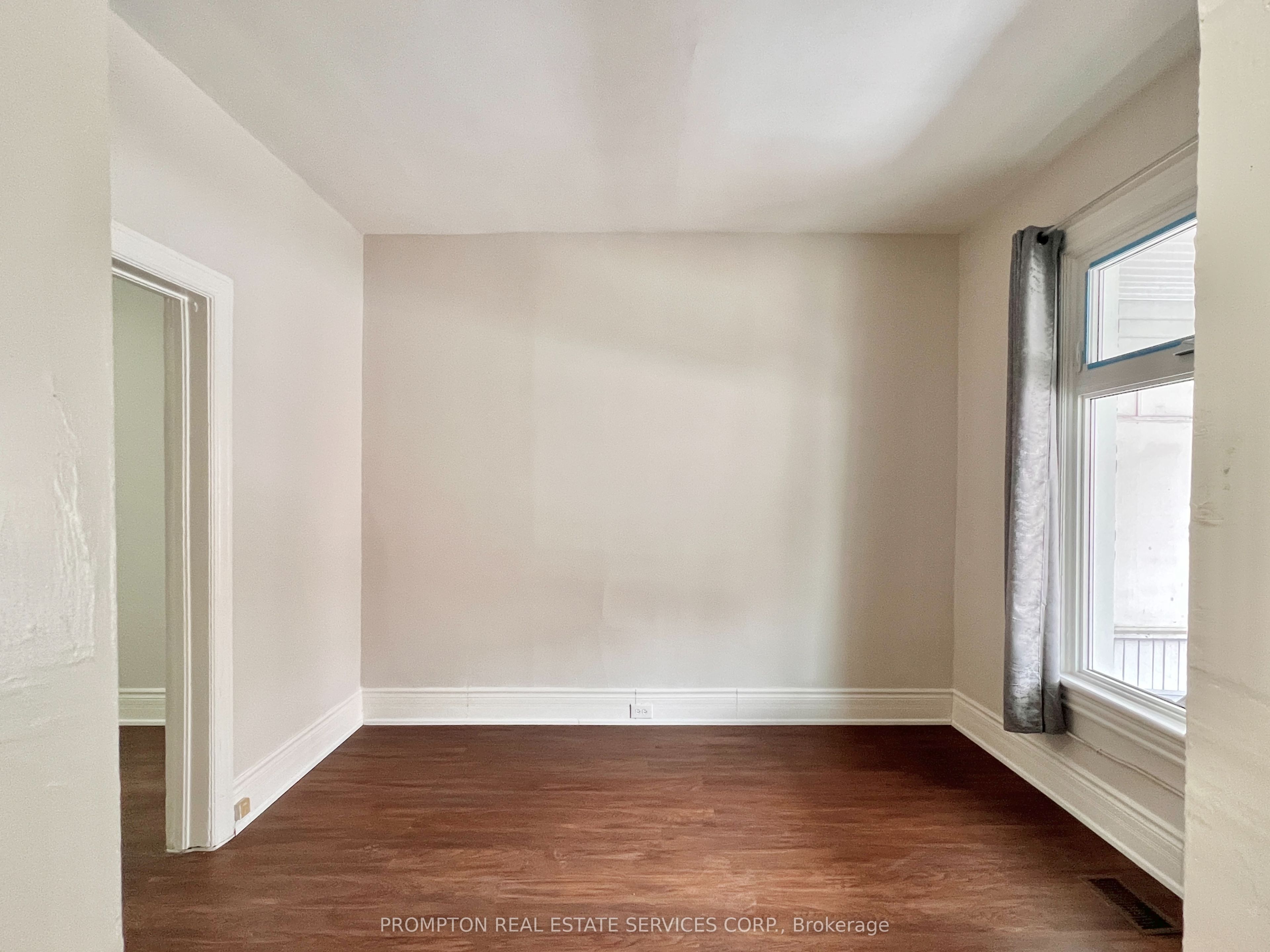 17 Winnifred Avenue, Toronto, ON M4M 2X2 photo 4