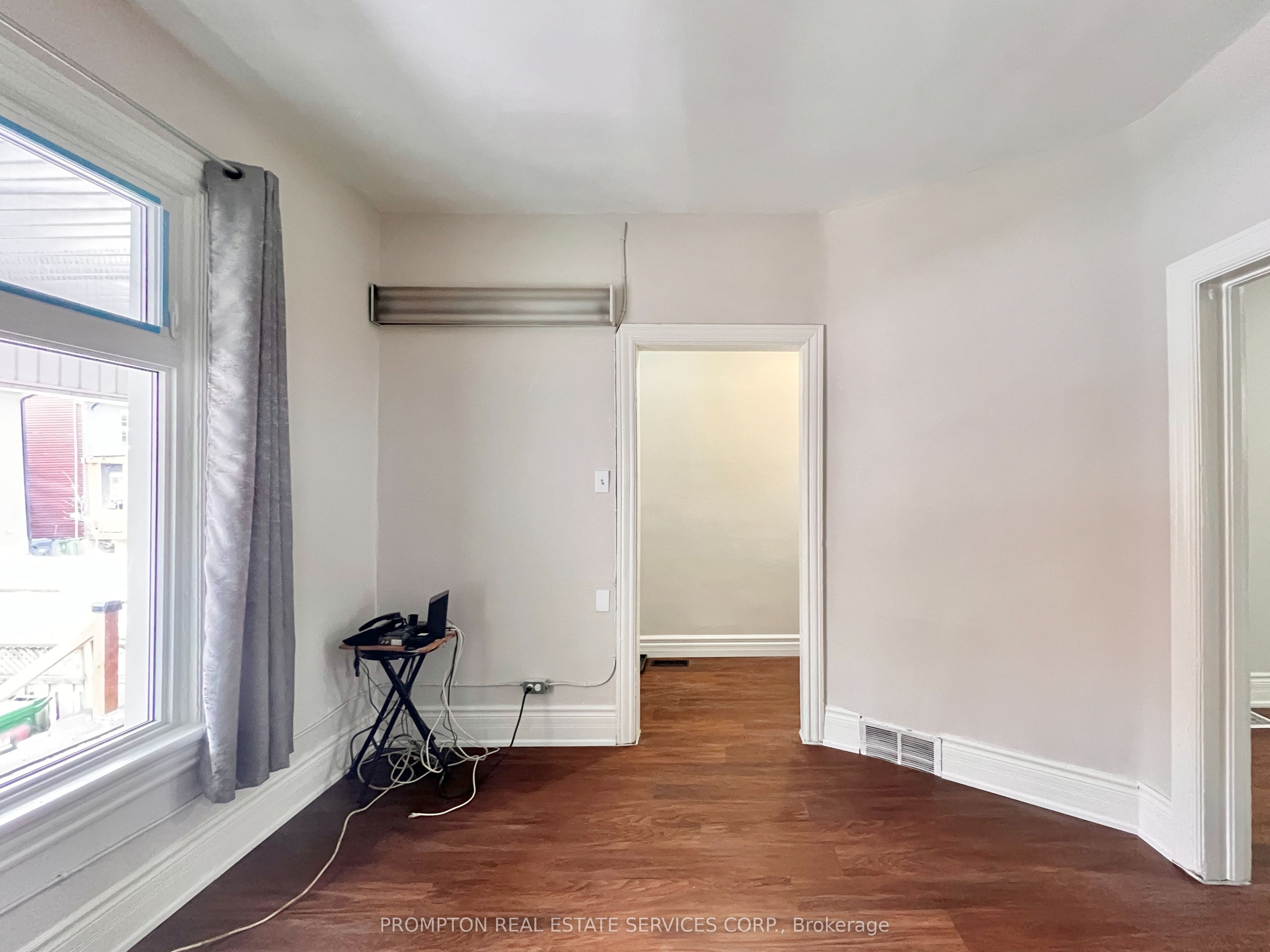 17 Winnifred Avenue, Toronto, ON M4M 2X2 photo 5