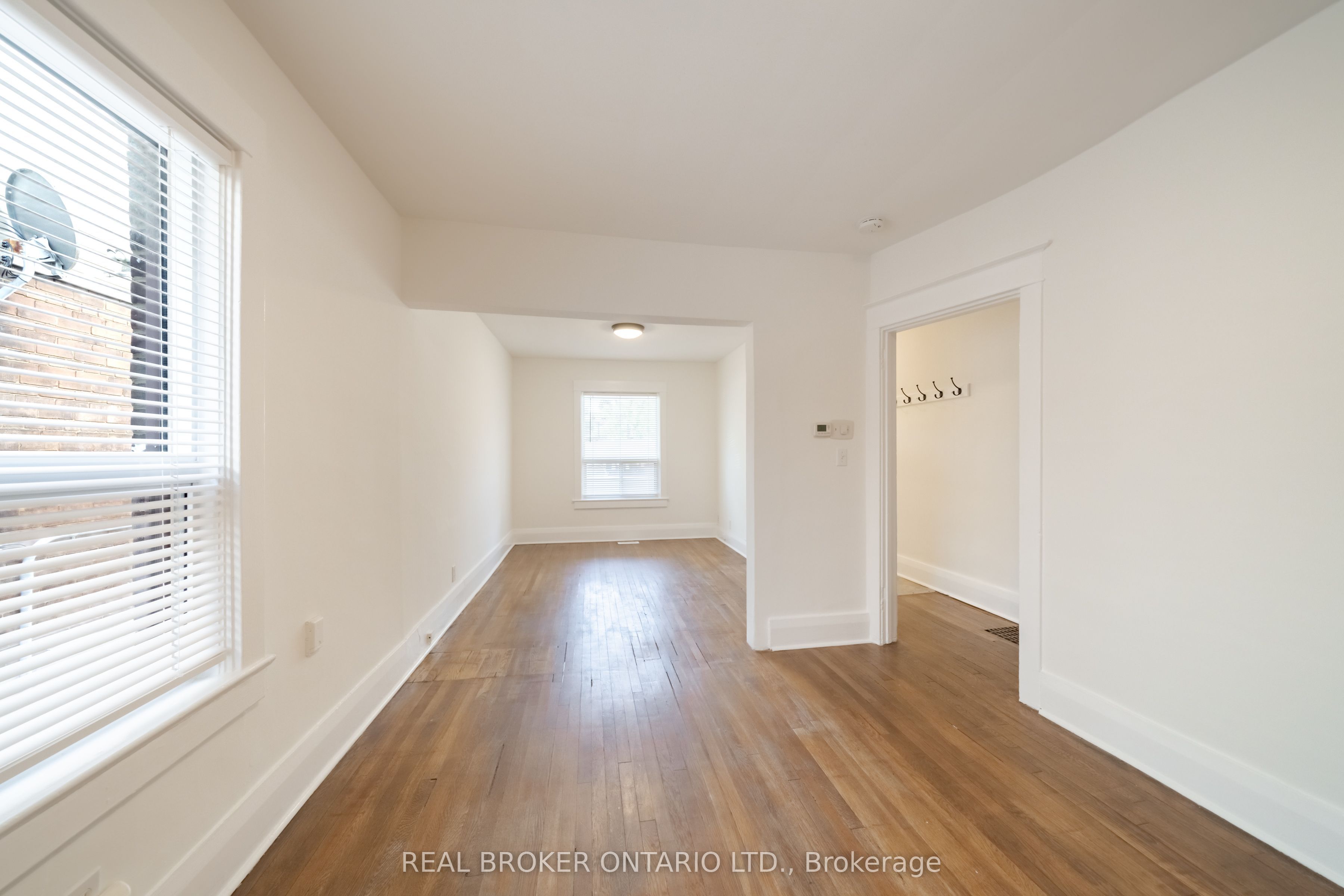 542 Glebeholme Boulevard MAIN, Toronto, ON M4C 1V4 photo 2