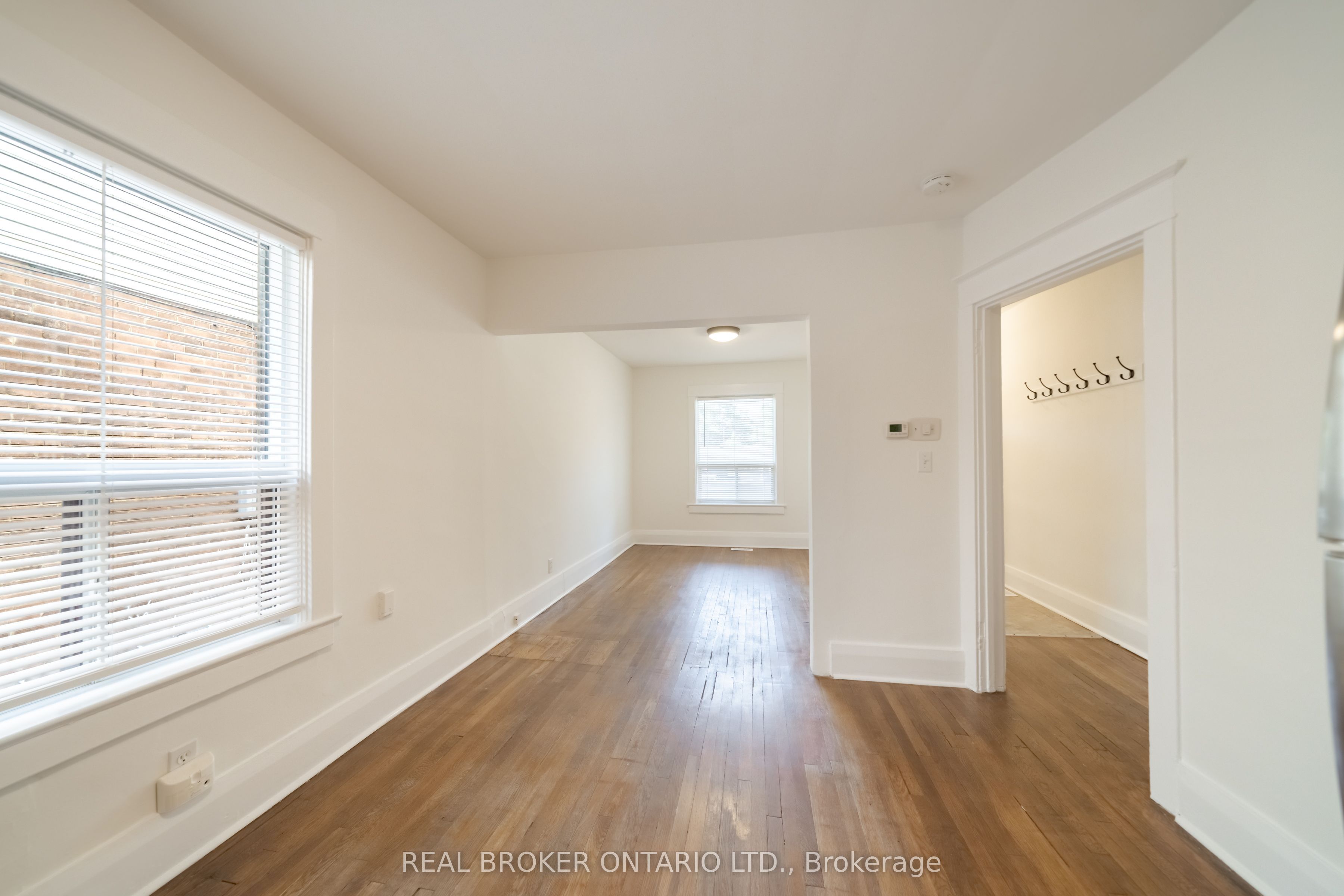 542 Glebeholme Boulevard MAIN, Toronto, ON M4C 1V4 photo 3