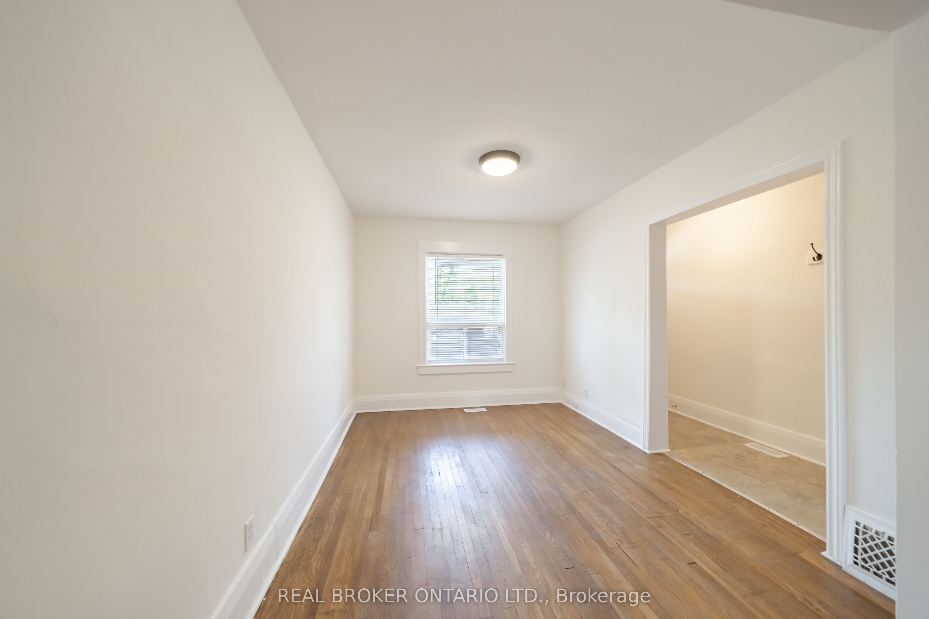 542 Glebeholme Boulevard MAIN, Toronto, ON M4C 1V4 photo 4