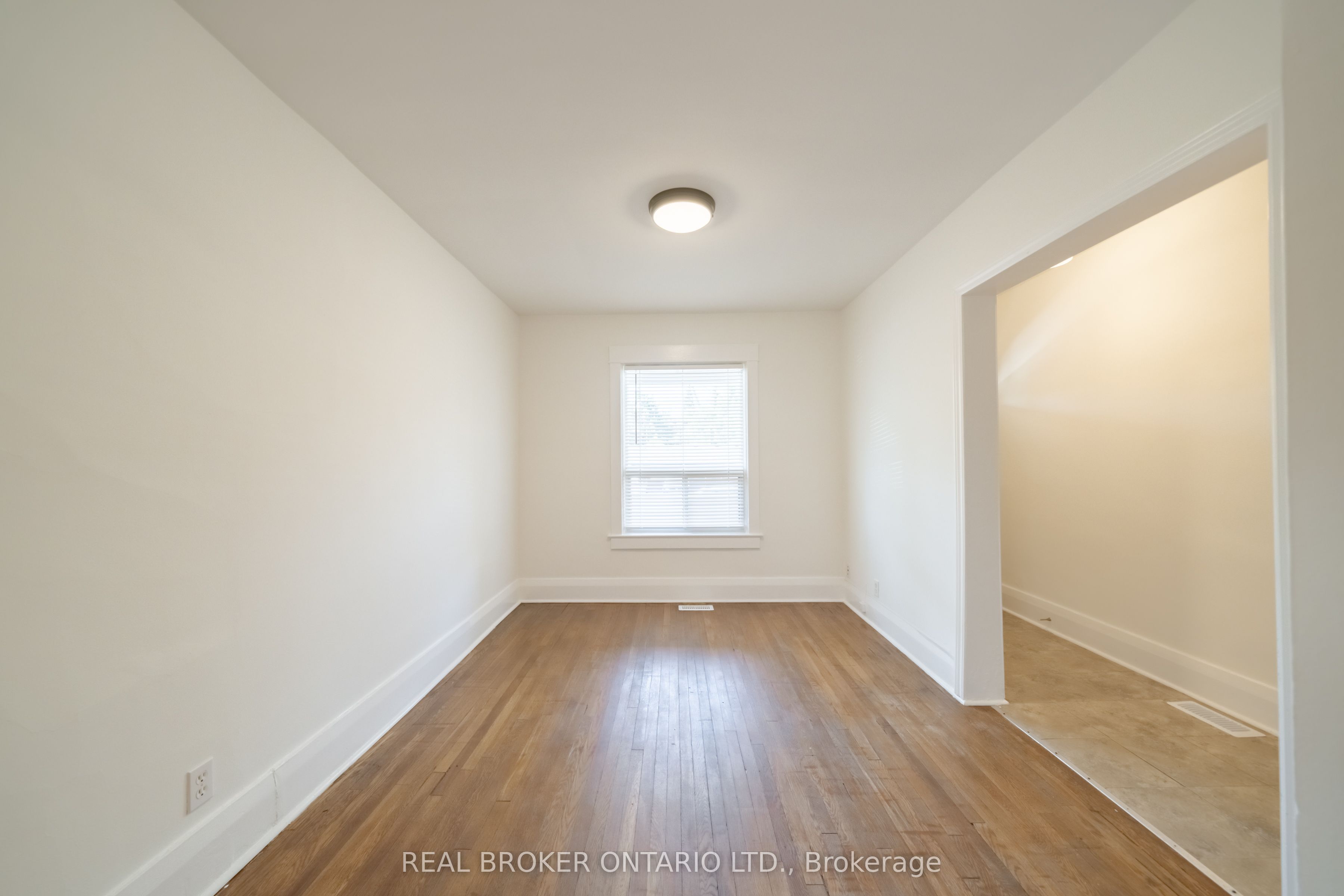 542 Glebeholme Boulevard MAIN, Toronto, ON M4C 1V4 photo 5