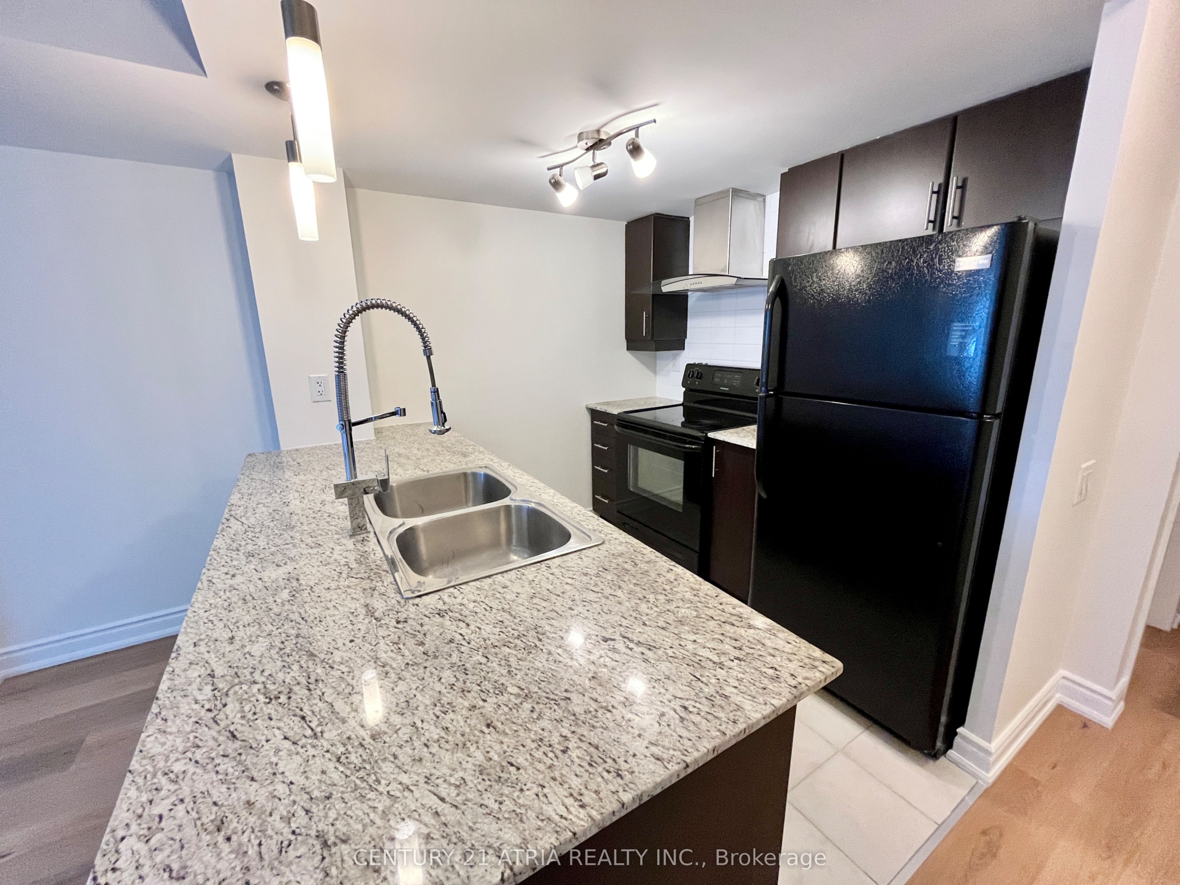 25 Town Centre Court 1906, Toronto, ON M1P 0B4 photo 4